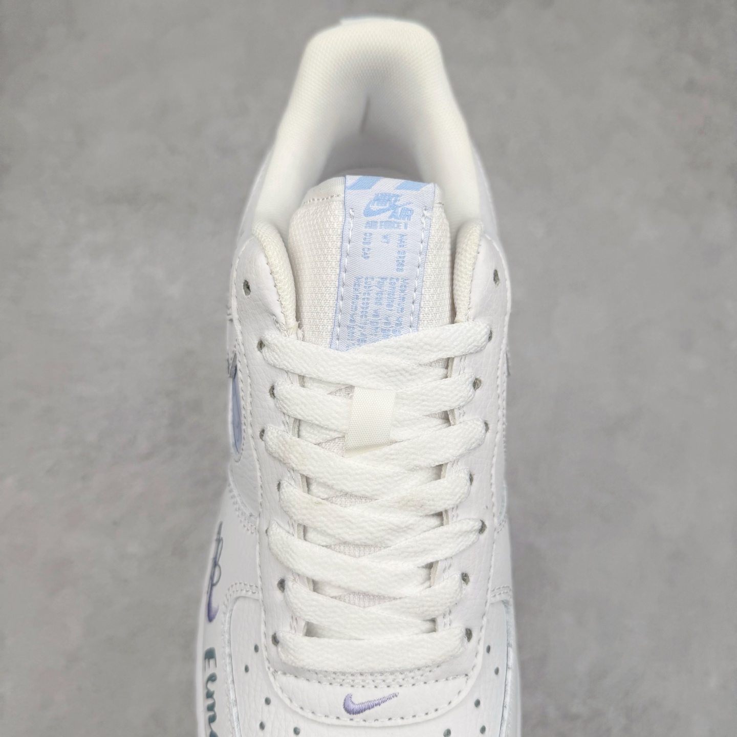 图片[5]-NK Air Force 1´07 Low 空军一号低帮百搭休闲运动板鞋 FB8971-080 柔软、弹性十足的缓震性能和出色的中底设计 横跨复古与现代的外型结合 造就出风靡全球 三十多年的Force 1 直到今天还深受青睐 实拍调校N版已经零色差零失真 百分百还原实物色彩所见即所得 不存在货不对板色差等低级问题 选购参考实物拍摄 不混卖不参货 只用心做好货严格选品 承诺混一赔十 尺码：36 36.5 37.5 38 38.5 39 40 40.5 41 42 42.5 43 44 44.5 45-选品中心