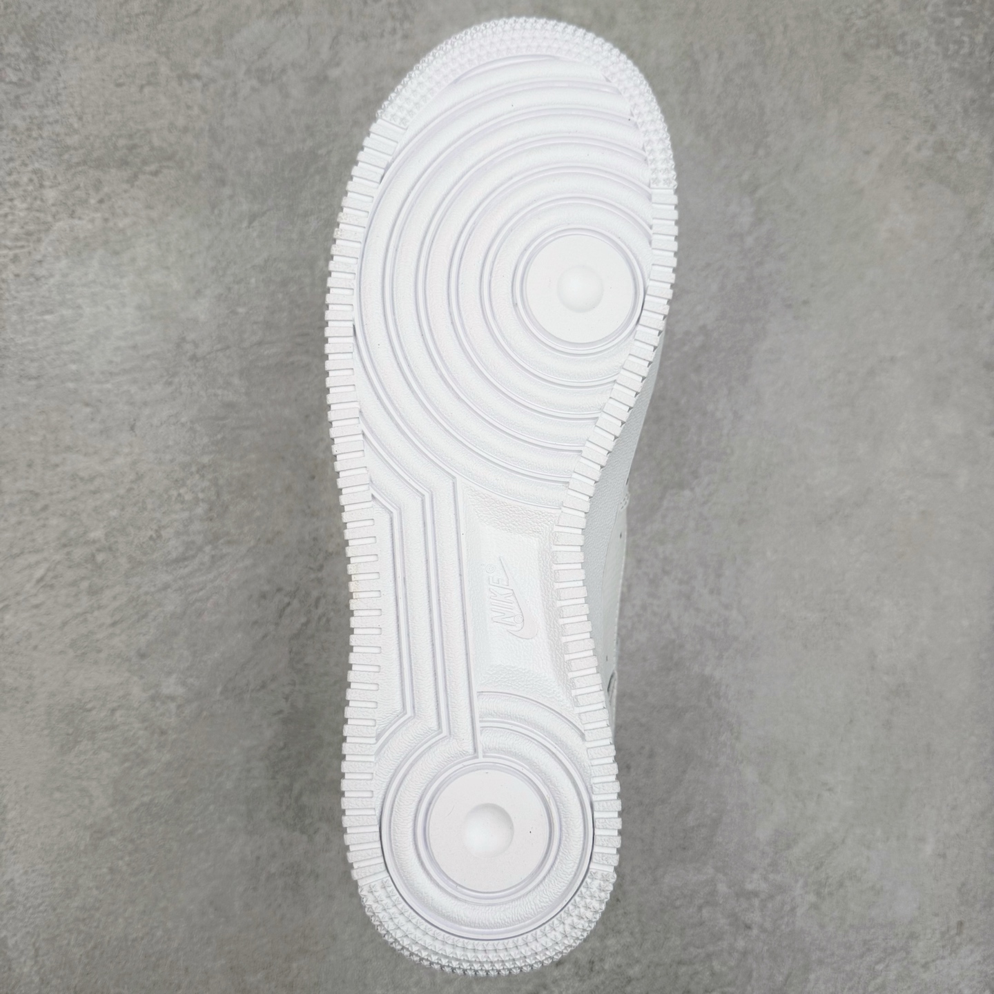 图片[9]-NK Air Force 1´07 Low 空军一号低帮百搭休闲运动板鞋 FB8971-080 柔软、弹性十足的缓震性能和出色的中底设计 横跨复古与现代的外型结合 造就出风靡全球 三十多年的Force 1 直到今天还深受青睐 实拍调校N版已经零色差零失真 百分百还原实物色彩所见即所得 不存在货不对板色差等低级问题 选购参考实物拍摄 不混卖不参货 只用心做好货严格选品 承诺混一赔十 尺码：36 36.5 37.5 38 38.5 39 40 40.5 41 42 42.5 43 44 44.5 45-选品中心