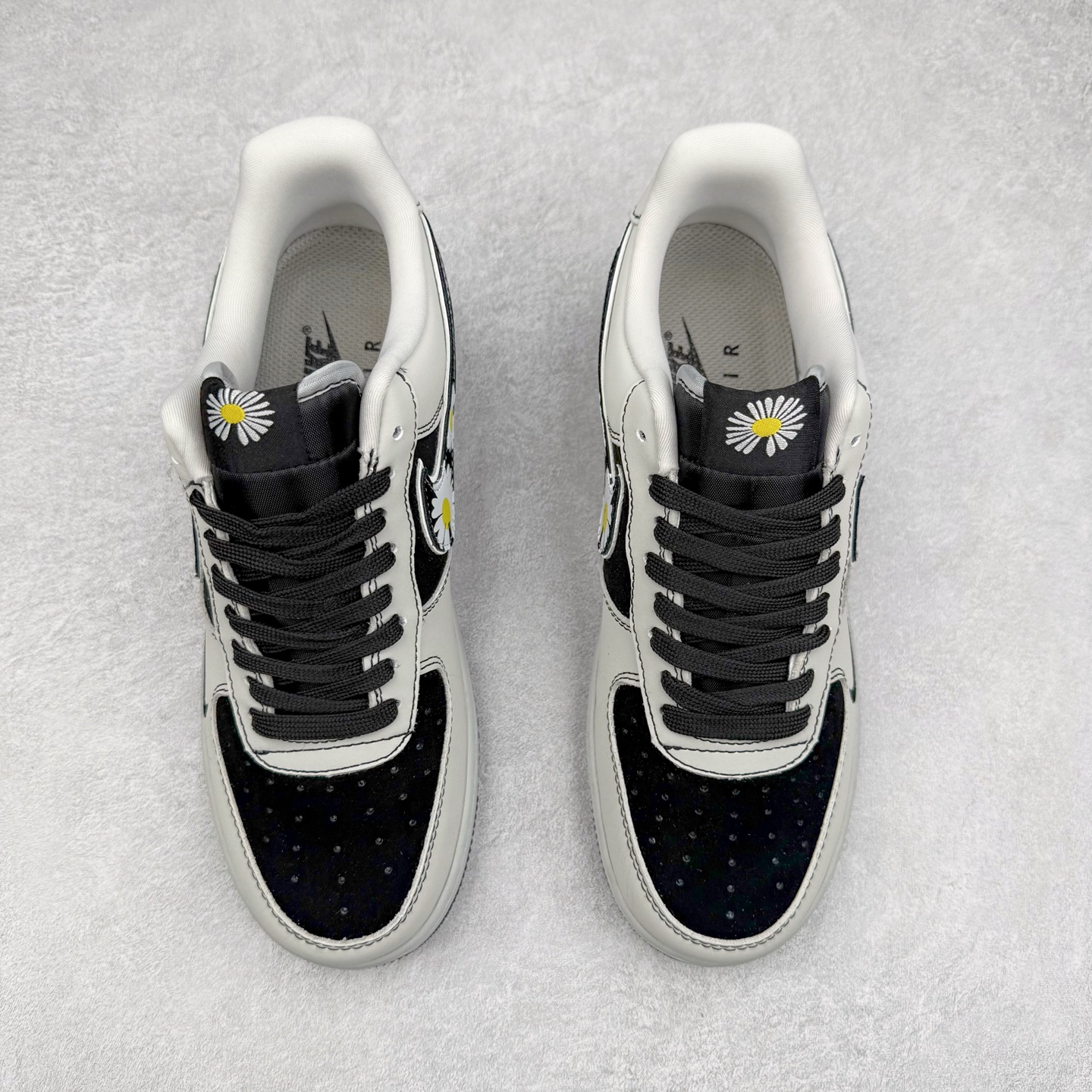 图片[2]-NK Air Force 1´07 Low 空军一号低帮百搭休闲运动板鞋 DF0188-055 柔软、弹性十足的缓震性能和出色的中底设计 横跨复古与现代的外型结合 造就出风靡全球 三十多年的Force 1 直到今天还深受青睐 实拍调校N版已经零色差零失真 百分百还原实物色彩所见即所得 不存在货不对板色差等低级问题 选购参考实物拍摄 不混卖不参货 只用心做好货严格选品 承诺混一赔十 尺码：36 36.5 37.5 38 38.5 39 40 40.5 41 42 42.5 43 44 44.5 45-选品中心