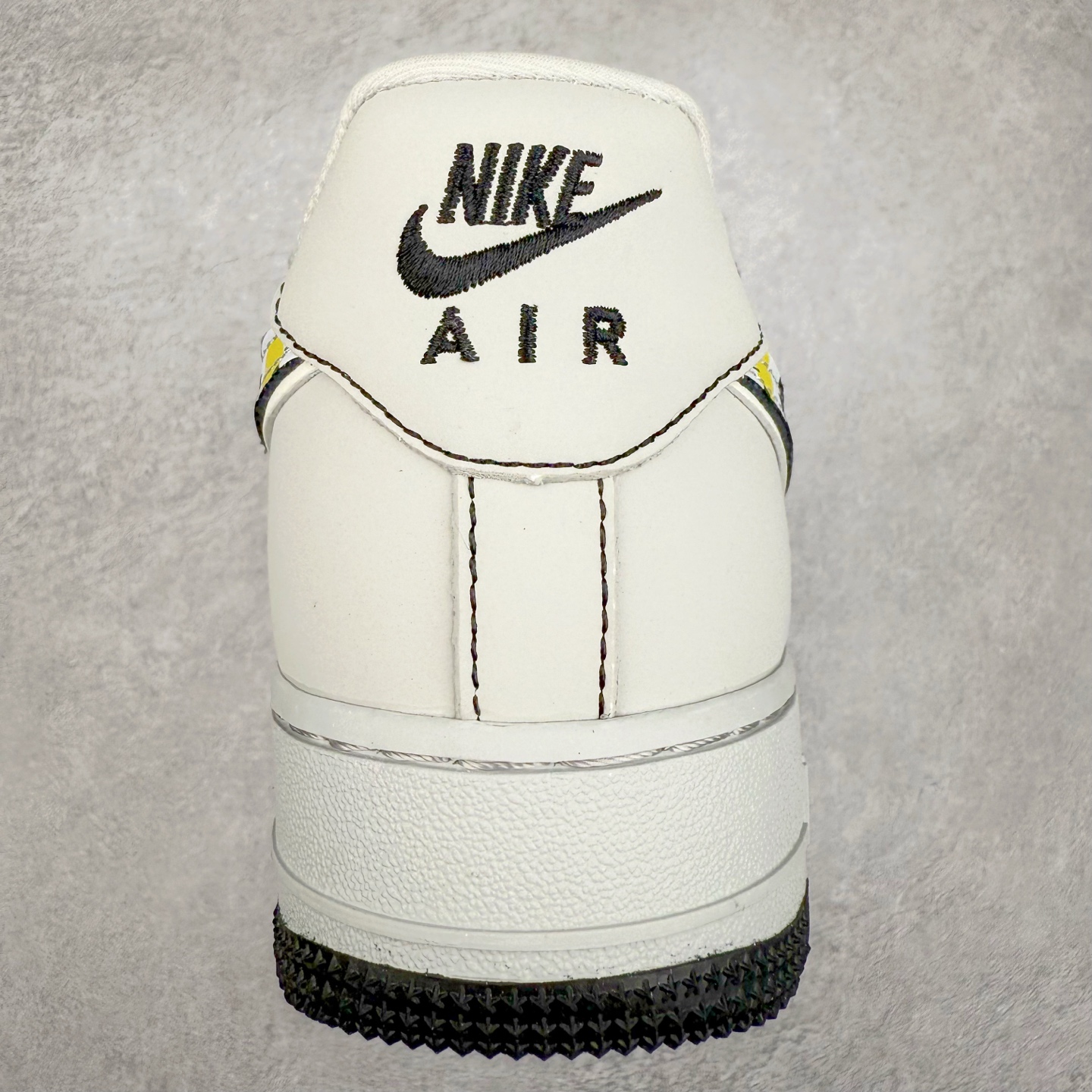 图片[8]-NK Air Force 1´07 Low 空军一号低帮百搭休闲运动板鞋 DF0188-055 柔软、弹性十足的缓震性能和出色的中底设计 横跨复古与现代的外型结合 造就出风靡全球 三十多年的Force 1 直到今天还深受青睐 实拍调校N版已经零色差零失真 百分百还原实物色彩所见即所得 不存在货不对板色差等低级问题 选购参考实物拍摄 不混卖不参货 只用心做好货严格选品 承诺混一赔十 尺码：36 36.5 37.5 38 38.5 39 40 40.5 41 42 42.5 43 44 44.5 45-选品中心