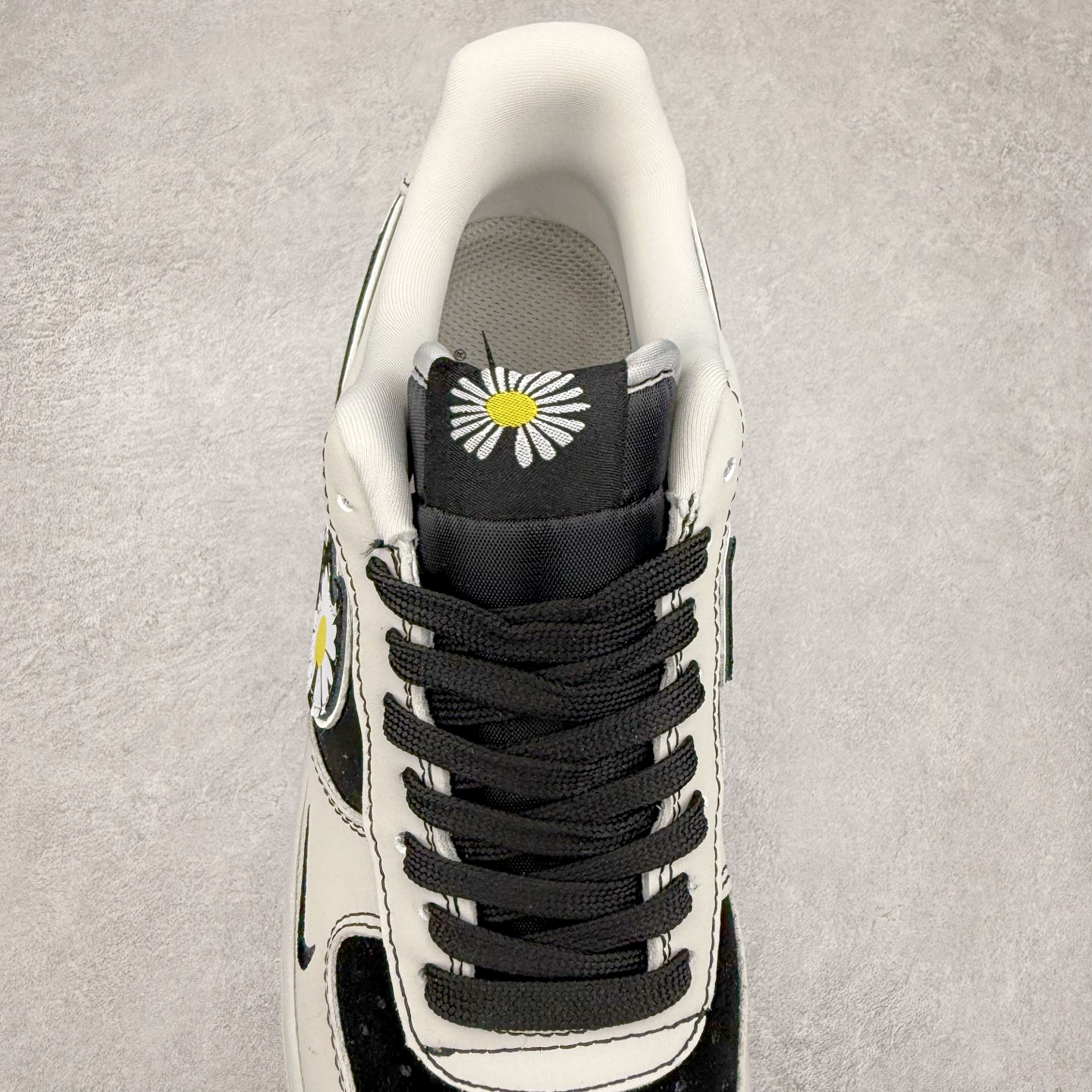 图片[5]-NK Air Force 1´07 Low 空军一号低帮百搭休闲运动板鞋 DF0188-055 柔软、弹性十足的缓震性能和出色的中底设计 横跨复古与现代的外型结合 造就出风靡全球 三十多年的Force 1 直到今天还深受青睐 实拍调校N版已经零色差零失真 百分百还原实物色彩所见即所得 不存在货不对板色差等低级问题 选购参考实物拍摄 不混卖不参货 只用心做好货严格选品 承诺混一赔十 尺码：36 36.5 37.5 38 38.5 39 40 40.5 41 42 42.5 43 44 44.5 45-选品中心