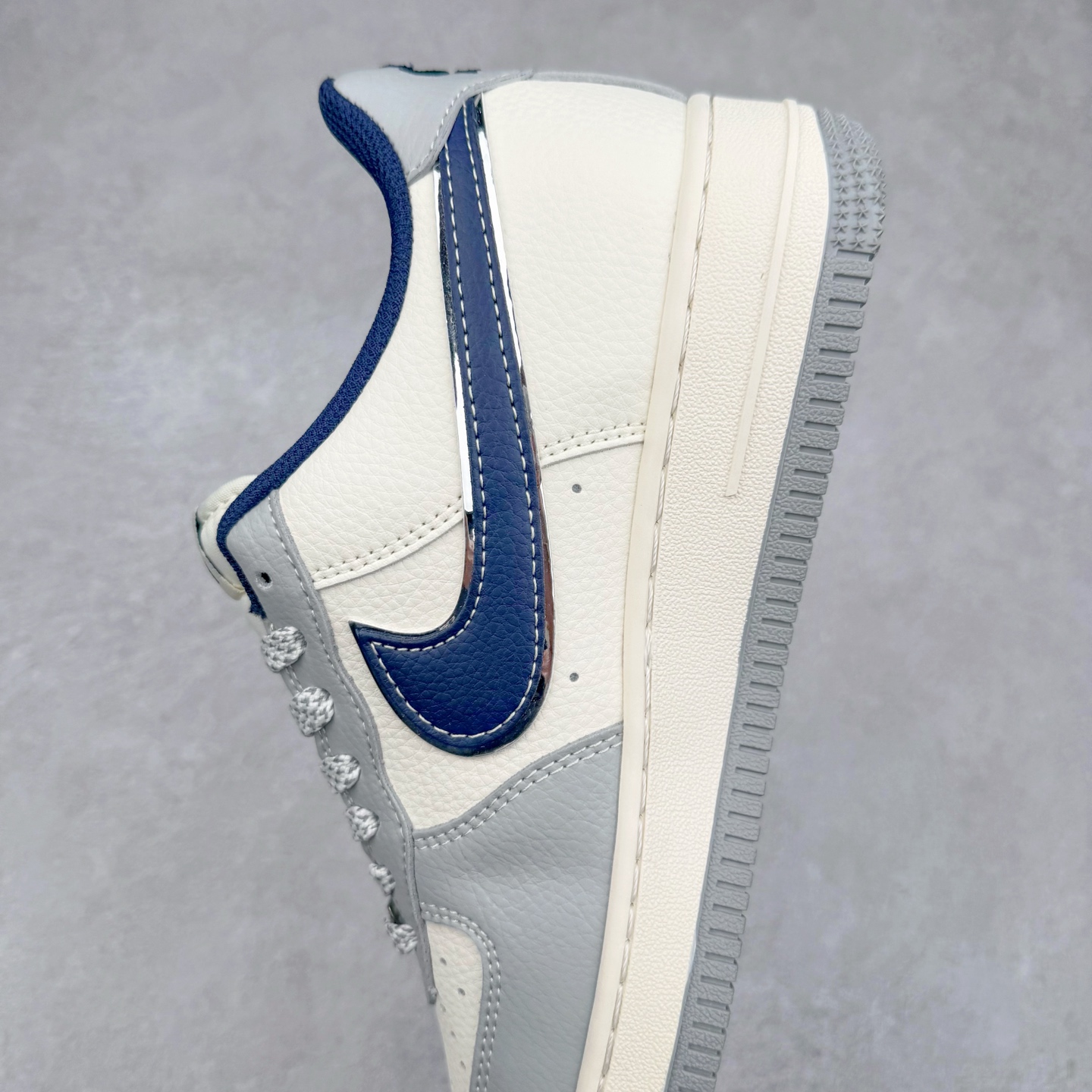 图片[7]-NK Air Force 1´07 Low 空军一号低帮百搭休闲运动板鞋 XS1958-543 柔软、弹性十足的缓震性能和出色的中底设计 横跨复古与现代的外型结合 造就出风靡全球 三十多年的Force 1 直到今天还深受青睐 实拍调校N版已经零色差零失真 百分百还原实物色彩所见即所得 不存在货不对板色差等低级问题 选购参考实物拍摄 不混卖不参货 只用心做好货严格选品 承诺混一赔十 尺码：36 36.5 37.5 38 38.5 39 40 40.5 41 42 42.5 43 44 44.5 45-选品中心