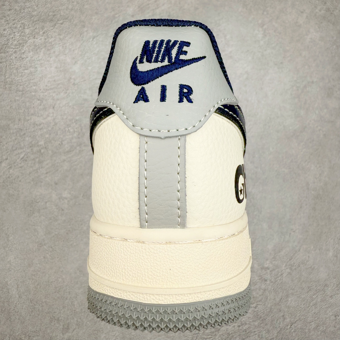 图片[8]-NK Air Force 1´07 Low 空军一号低帮百搭休闲运动板鞋 XS1958-543 柔软、弹性十足的缓震性能和出色的中底设计 横跨复古与现代的外型结合 造就出风靡全球 三十多年的Force 1 直到今天还深受青睐 实拍调校N版已经零色差零失真 百分百还原实物色彩所见即所得 不存在货不对板色差等低级问题 选购参考实物拍摄 不混卖不参货 只用心做好货严格选品 承诺混一赔十 尺码：36 36.5 37.5 38 38.5 39 40 40.5 41 42 42.5 43 44 44.5 45-选品中心