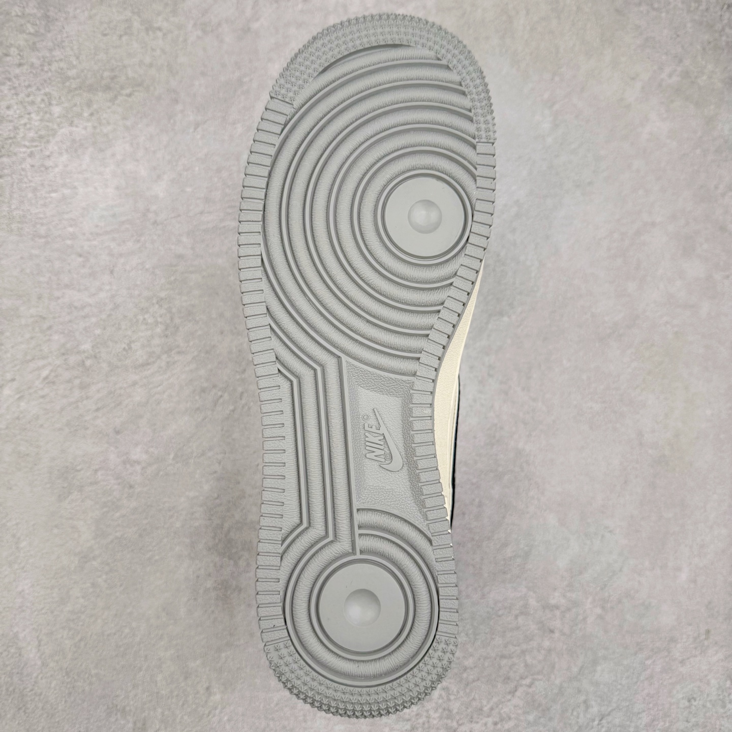 图片[9]-NK Air Force 1´07 Low 空军一号低帮百搭休闲运动板鞋 XS1958-543 柔软、弹性十足的缓震性能和出色的中底设计 横跨复古与现代的外型结合 造就出风靡全球 三十多年的Force 1 直到今天还深受青睐 实拍调校N版已经零色差零失真 百分百还原实物色彩所见即所得 不存在货不对板色差等低级问题 选购参考实物拍摄 不混卖不参货 只用心做好货严格选品 承诺混一赔十 尺码：36 36.5 37.5 38 38.5 39 40 40.5 41 42 42.5 43 44 44.5 45-选品中心