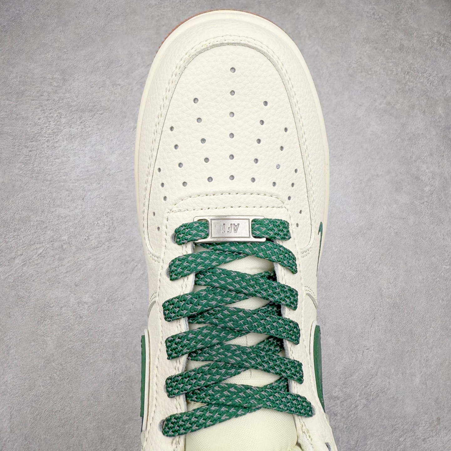 图片[4]-NK Air Force 1´07 Low 空军一号低帮百搭休闲运动板鞋 XX3168-138 柔软、弹性十足的缓震性能和出色的中底设计 横跨复古与现代的外型结合 造就出风靡全球 三十多年的Force 1 直到今天还深受青睐 实拍调校N版已经零色差零失真 百分百还原实物色彩所见即所得 不存在货不对板色差等低级问题 选购参考实物拍摄 不混卖不参货 只用心做好货严格选品 承诺混一赔十 尺码：36 36.5 37.5 38 38.5 39 40 40.5 41 42 42.5 43 44 44.5 45-选品中心