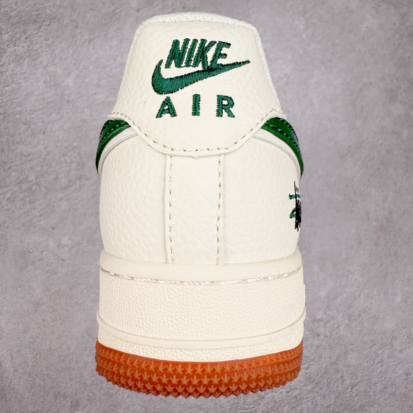 图片[8]-NK Air Force 1´07 Low 空军一号低帮百搭休闲运动板鞋 XX3168-138 柔软、弹性十足的缓震性能和出色的中底设计 横跨复古与现代的外型结合 造就出风靡全球 三十多年的Force 1 直到今天还深受青睐 实拍调校N版已经零色差零失真 百分百还原实物色彩所见即所得 不存在货不对板色差等低级问题 选购参考实物拍摄 不混卖不参货 只用心做好货严格选品 承诺混一赔十 尺码：36 36.5 37.5 38 38.5 39 40 40.5 41 42 42.5 43 44 44.5 45-选品中心