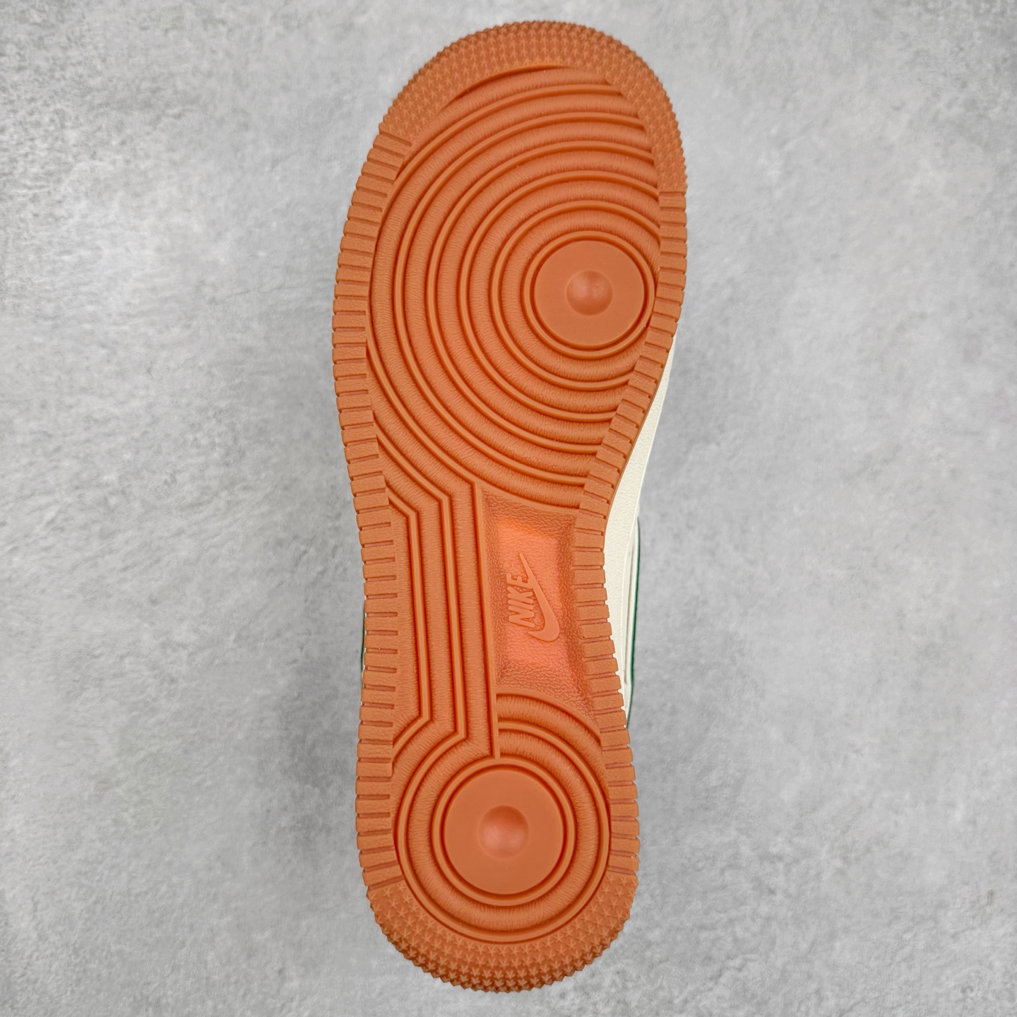 图片[9]-NK Air Force 1´07 Low 空军一号低帮百搭休闲运动板鞋 XX3168-138 柔软、弹性十足的缓震性能和出色的中底设计 横跨复古与现代的外型结合 造就出风靡全球 三十多年的Force 1 直到今天还深受青睐 实拍调校N版已经零色差零失真 百分百还原实物色彩所见即所得 不存在货不对板色差等低级问题 选购参考实物拍摄 不混卖不参货 只用心做好货严格选品 承诺混一赔十 尺码：36 36.5 37.5 38 38.5 39 40 40.5 41 42 42.5 43 44 44.5 45-选品中心