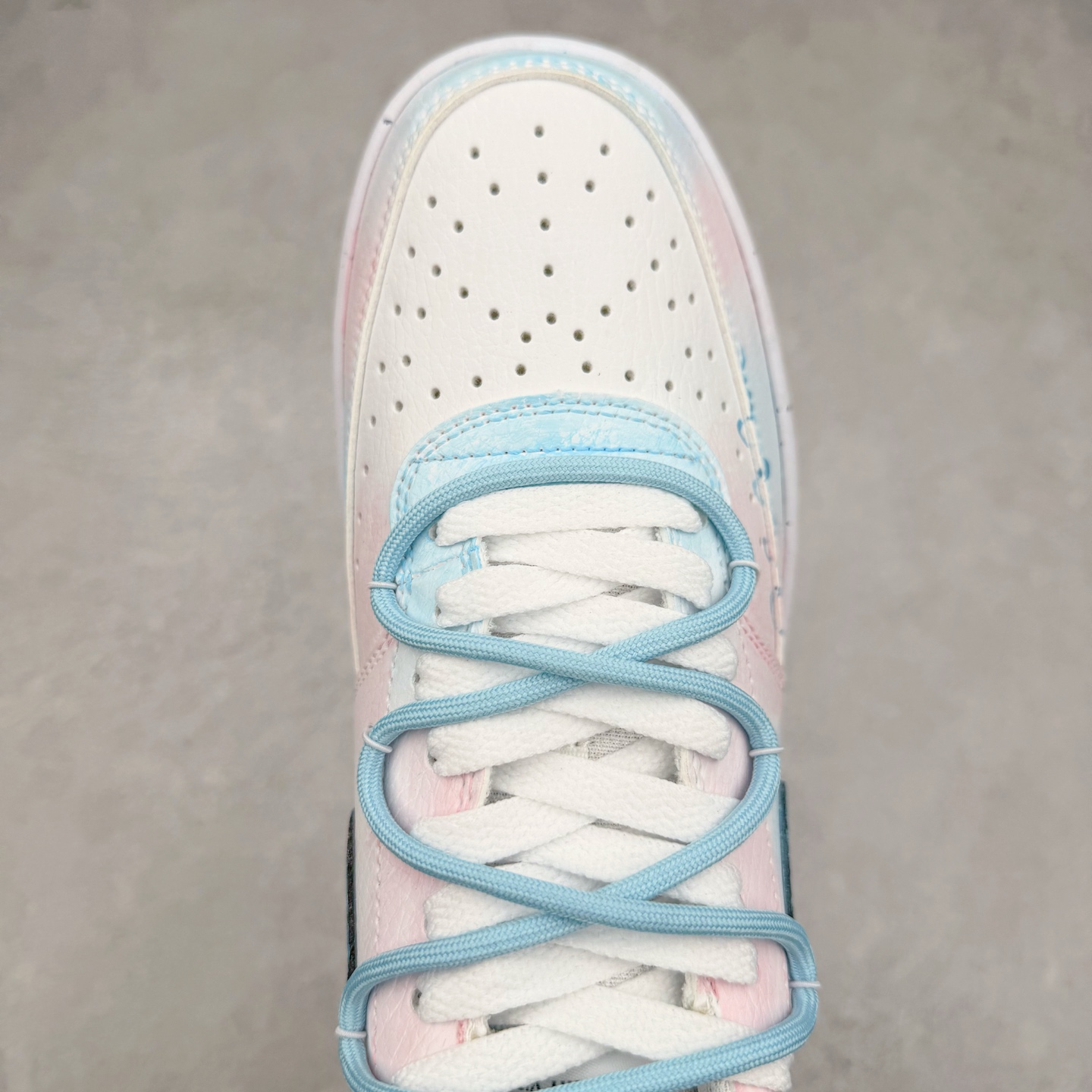 图片[4]-NK Court Vision 1 Low“半夏晚晚” 手绘涂鸦定制板鞋 夜幕降临，月光如水，洒在寂静的庭院。院中的荷花开得正好，在月色下更添几分清幽。偶尔有几声蛙鸣传来，打破夜的宁静，却又让这份静谧更具韵味。半夏晚晚，藏着生活的细微美好，也藏着人们对宁静岁月的眷恋 货号：DH2987-215 尺码：36 36.5 37.5 38 38.5 39 40 40.5 41 42 42.5 43 44 44.5 45-选品中心