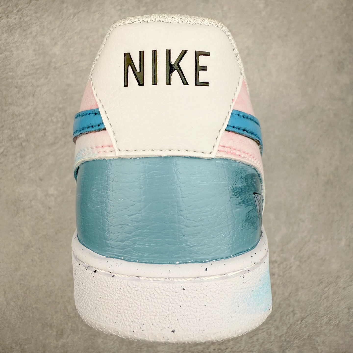 图片[8]-NK Court Vision 1 Low“半夏晚晚” 手绘涂鸦定制板鞋 夜幕降临，月光如水，洒在寂静的庭院。院中的荷花开得正好，在月色下更添几分清幽。偶尔有几声蛙鸣传来，打破夜的宁静，却又让这份静谧更具韵味。半夏晚晚，藏着生活的细微美好，也藏着人们对宁静岁月的眷恋 货号：DH2987-215 尺码：36 36.5 37.5 38 38.5 39 40 40.5 41 42 42.5 43 44 44.5 45-选品中心