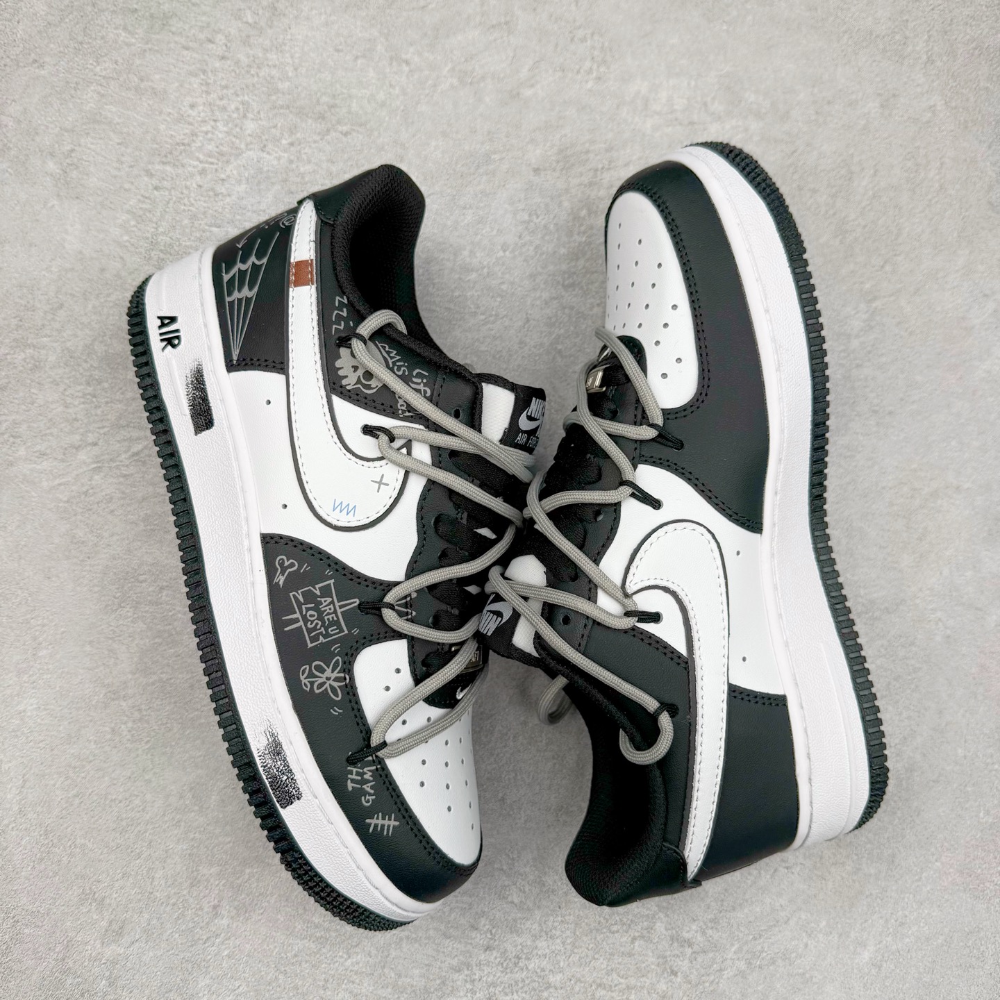 图片[3]-NK Air Force 1´07 Low 空军一号低帮百搭休闲运动板鞋 ZH0316-071 柔软、弹性十足的缓震性能和出色的中底设计 横跨复古与现代的外型结合 造就出风靡全球 三十多年的Force 1 直到今天还深受青睐 实拍调校N版已经零色差零失真 百分百还原实物色彩所见即所得 不存在货不对板色差等低级问题 选购参考实物拍摄 不混卖不参货 只用心做好货严格选品 承诺混一赔十 尺码：36 36.5 37.5 38 38.5 39 40 40.5 41 42 42.5 43 44 44.5 45-选品中心