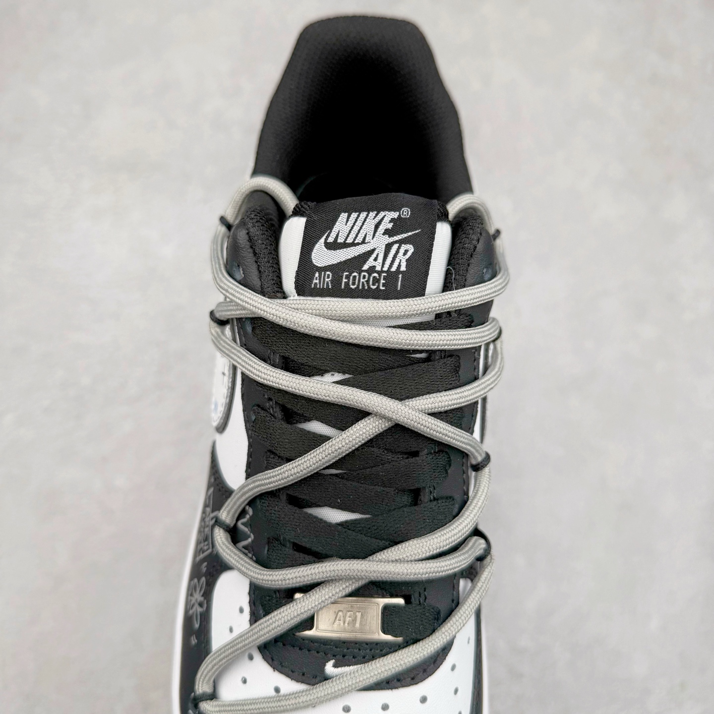 图片[5]-NK Air Force 1´07 Low 空军一号低帮百搭休闲运动板鞋 ZH0316-071 柔软、弹性十足的缓震性能和出色的中底设计 横跨复古与现代的外型结合 造就出风靡全球 三十多年的Force 1 直到今天还深受青睐 实拍调校N版已经零色差零失真 百分百还原实物色彩所见即所得 不存在货不对板色差等低级问题 选购参考实物拍摄 不混卖不参货 只用心做好货严格选品 承诺混一赔十 尺码：36 36.5 37.5 38 38.5 39 40 40.5 41 42 42.5 43 44 44.5 45-选品中心