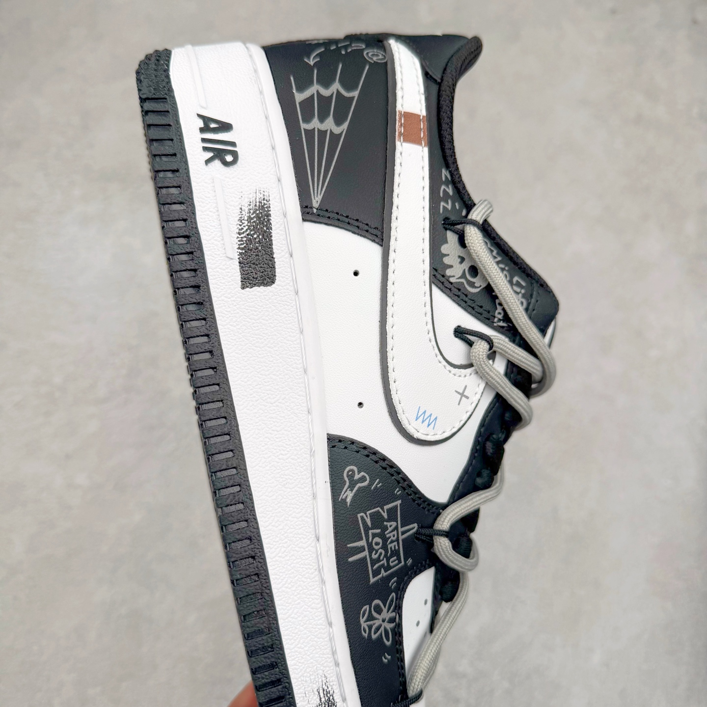 图片[6]-NK Air Force 1´07 Low 空军一号低帮百搭休闲运动板鞋 ZH0316-071 柔软、弹性十足的缓震性能和出色的中底设计 横跨复古与现代的外型结合 造就出风靡全球 三十多年的Force 1 直到今天还深受青睐 实拍调校N版已经零色差零失真 百分百还原实物色彩所见即所得 不存在货不对板色差等低级问题 选购参考实物拍摄 不混卖不参货 只用心做好货严格选品 承诺混一赔十 尺码：36 36.5 37.5 38 38.5 39 40 40.5 41 42 42.5 43 44 44.5 45-选品中心