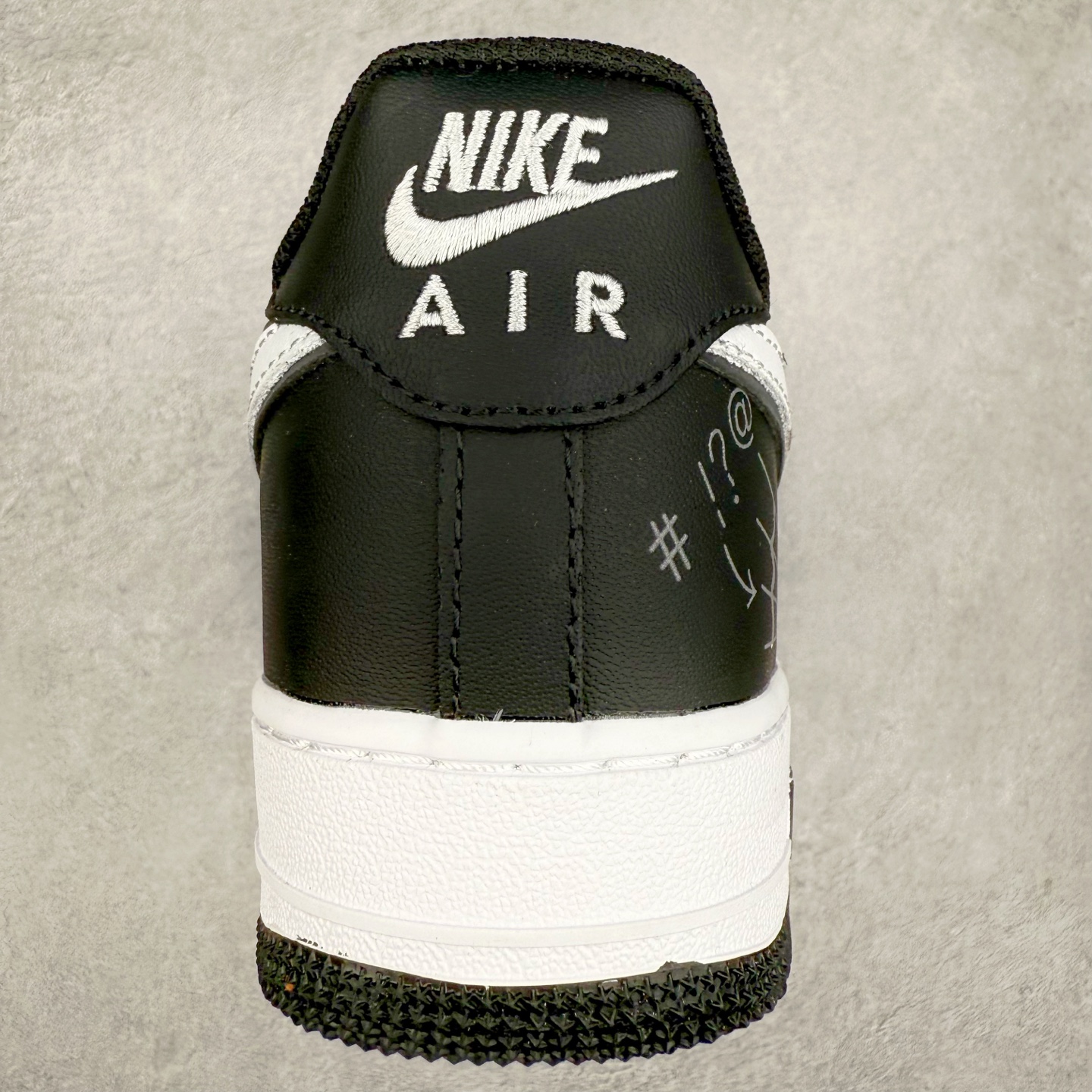 图片[8]-NK Air Force 1´07 Low 空军一号低帮百搭休闲运动板鞋 ZH0316-071 柔软、弹性十足的缓震性能和出色的中底设计 横跨复古与现代的外型结合 造就出风靡全球 三十多年的Force 1 直到今天还深受青睐 实拍调校N版已经零色差零失真 百分百还原实物色彩所见即所得 不存在货不对板色差等低级问题 选购参考实物拍摄 不混卖不参货 只用心做好货严格选品 承诺混一赔十 尺码：36 36.5 37.5 38 38.5 39 40 40.5 41 42 42.5 43 44 44.5 45-选品中心