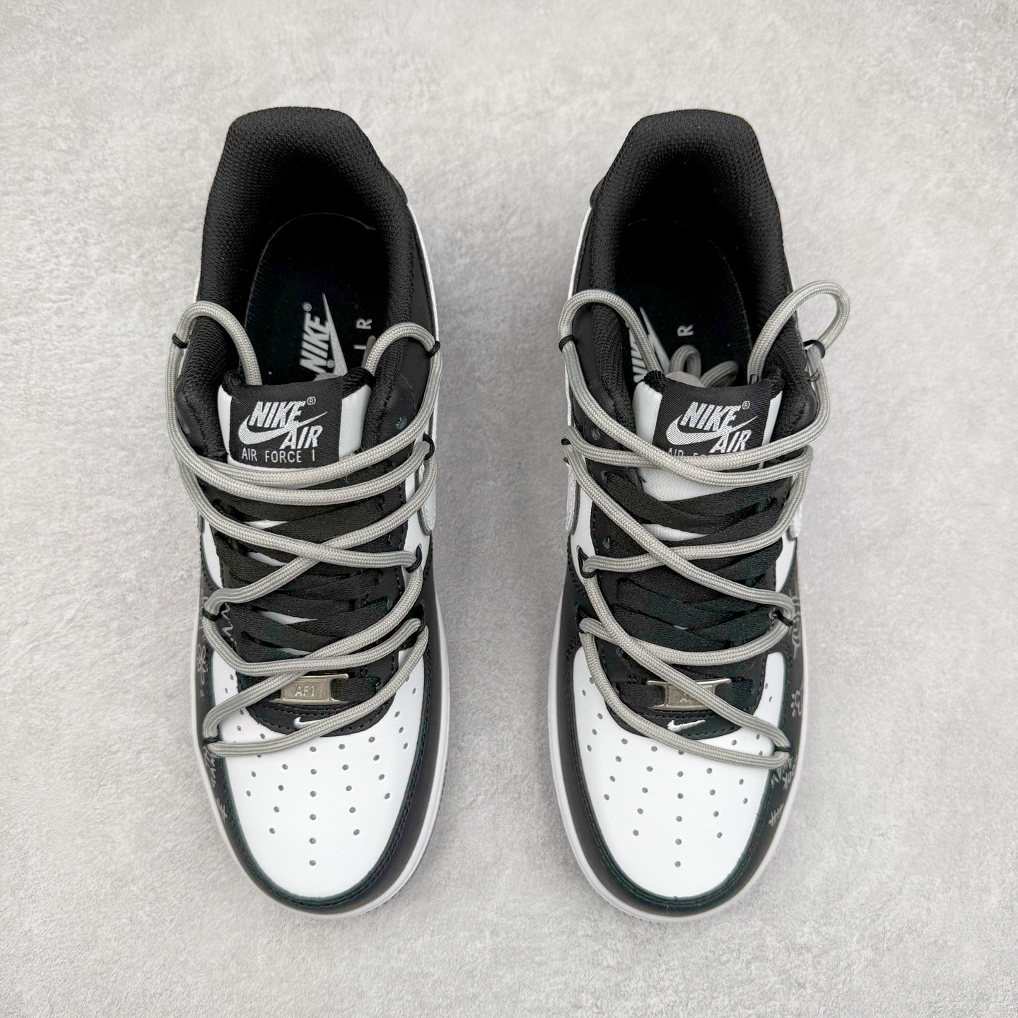 图片[2]-NK Air Force 1´07 Low 空军一号低帮百搭休闲运动板鞋 ZH0316-071 柔软、弹性十足的缓震性能和出色的中底设计 横跨复古与现代的外型结合 造就出风靡全球 三十多年的Force 1 直到今天还深受青睐 实拍调校N版已经零色差零失真 百分百还原实物色彩所见即所得 不存在货不对板色差等低级问题 选购参考实物拍摄 不混卖不参货 只用心做好货严格选品 承诺混一赔十 尺码：36 36.5 37.5 38 38.5 39 40 40.5 41 42 42.5 43 44 44.5 45-选品中心