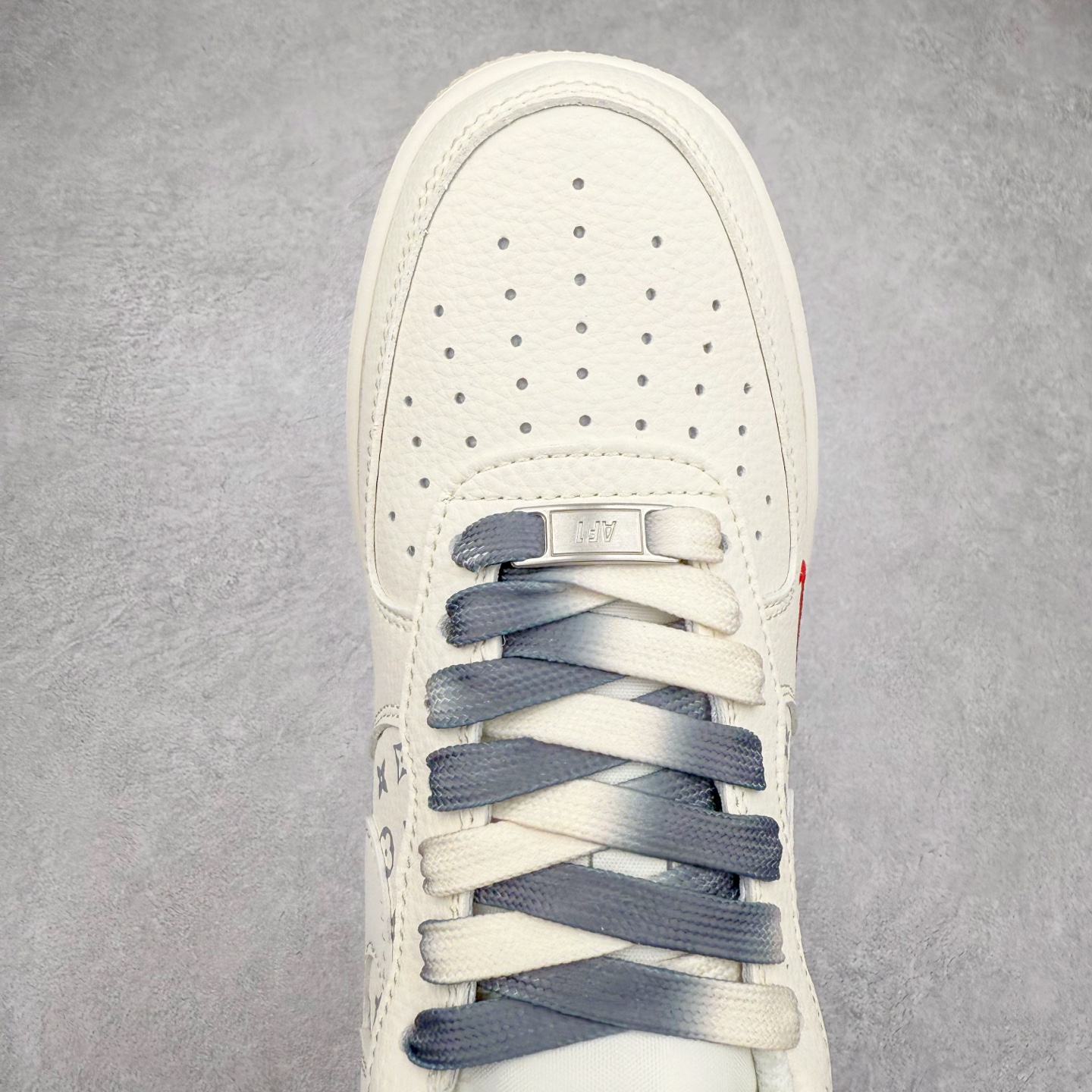 图片[4]-NK Air Force 1´07 Low 空军一号低帮百搭休闲运动板鞋 HH7518-077 柔软、弹性十足的缓震性能和出色的中底设计 横跨复古与现代的外型结合 造就出风靡全球 三十多年的Force 1 直到今天还深受青睐 实拍调校N版已经零色差零失真 百分百还原实物色彩所见即所得 不存在货不对板色差等低级问题 选购参考实物拍摄 不混卖不参货 只用心做好货严格选品 承诺混一赔十 尺码：36 36.5 37.5 38 38.5 39 40 40.5 41 42 42.5 43 44 44.5 45-选品中心