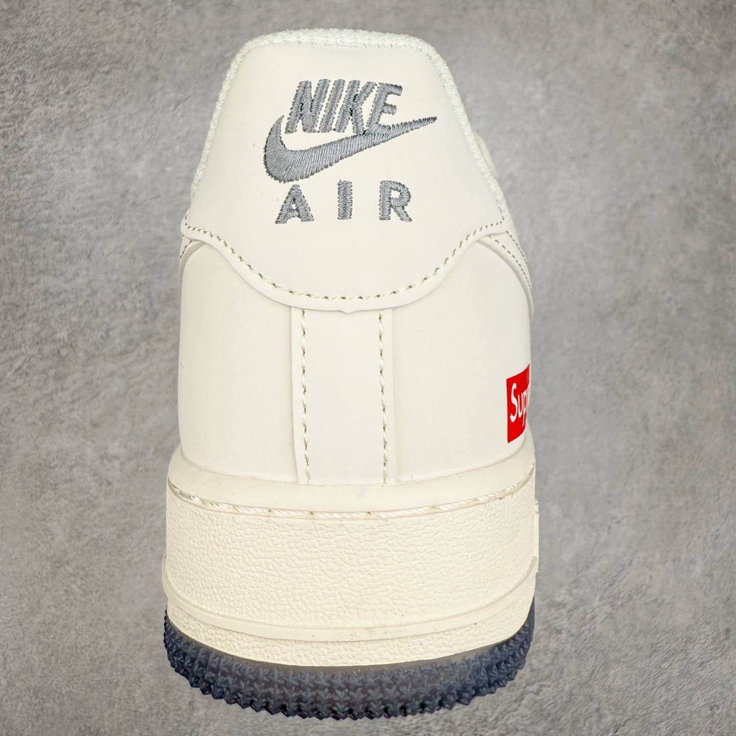 图片[8]-NK Air Force 1´07 Low 空军一号低帮百搭休闲运动板鞋 HH7518-077 柔软、弹性十足的缓震性能和出色的中底设计 横跨复古与现代的外型结合 造就出风靡全球 三十多年的Force 1 直到今天还深受青睐 实拍调校N版已经零色差零失真 百分百还原实物色彩所见即所得 不存在货不对板色差等低级问题 选购参考实物拍摄 不混卖不参货 只用心做好货严格选品 承诺混一赔十 尺码：36 36.5 37.5 38 38.5 39 40 40.5 41 42 42.5 43 44 44.5 45-选品中心