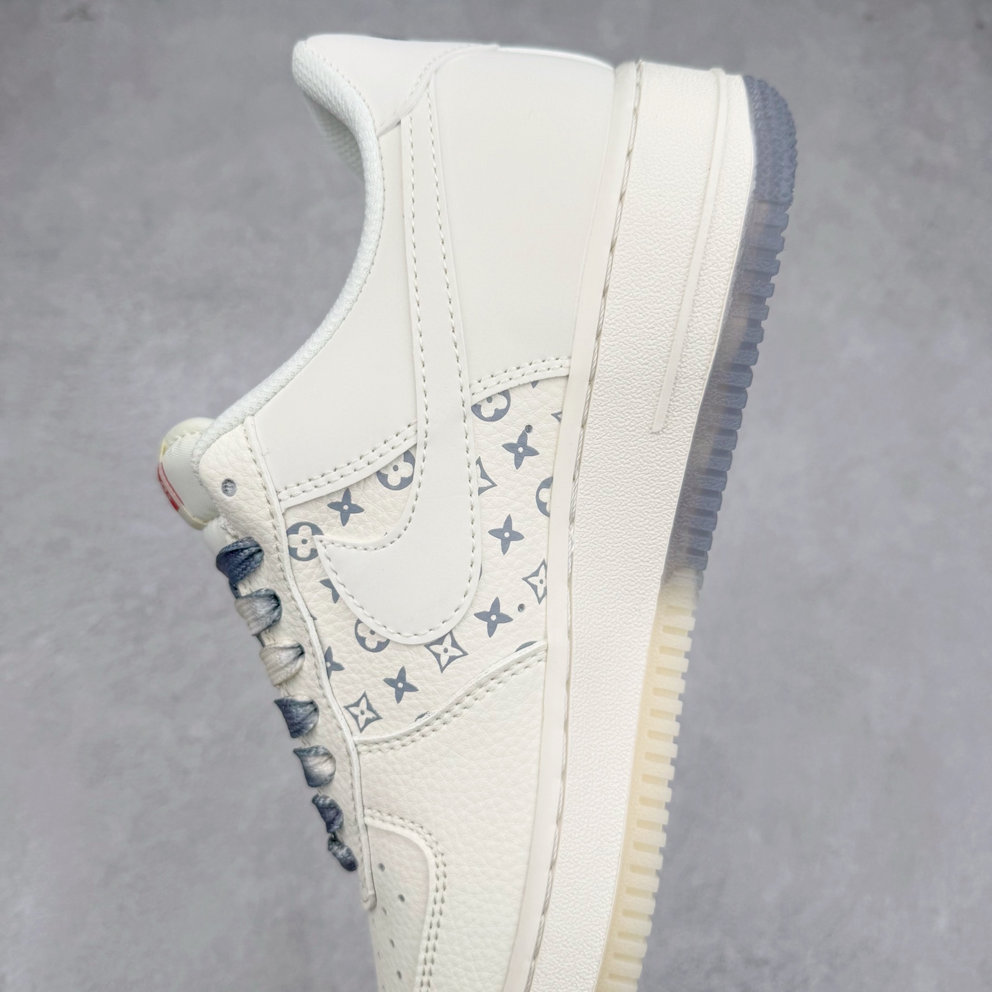 图片[7]-NK Air Force 1´07 Low 空军一号低帮百搭休闲运动板鞋 HH7518-077 柔软、弹性十足的缓震性能和出色的中底设计 横跨复古与现代的外型结合 造就出风靡全球 三十多年的Force 1 直到今天还深受青睐 实拍调校N版已经零色差零失真 百分百还原实物色彩所见即所得 不存在货不对板色差等低级问题 选购参考实物拍摄 不混卖不参货 只用心做好货严格选品 承诺混一赔十 尺码：36 36.5 37.5 38 38.5 39 40 40.5 41 42 42.5 43 44 44.5 45-选品中心