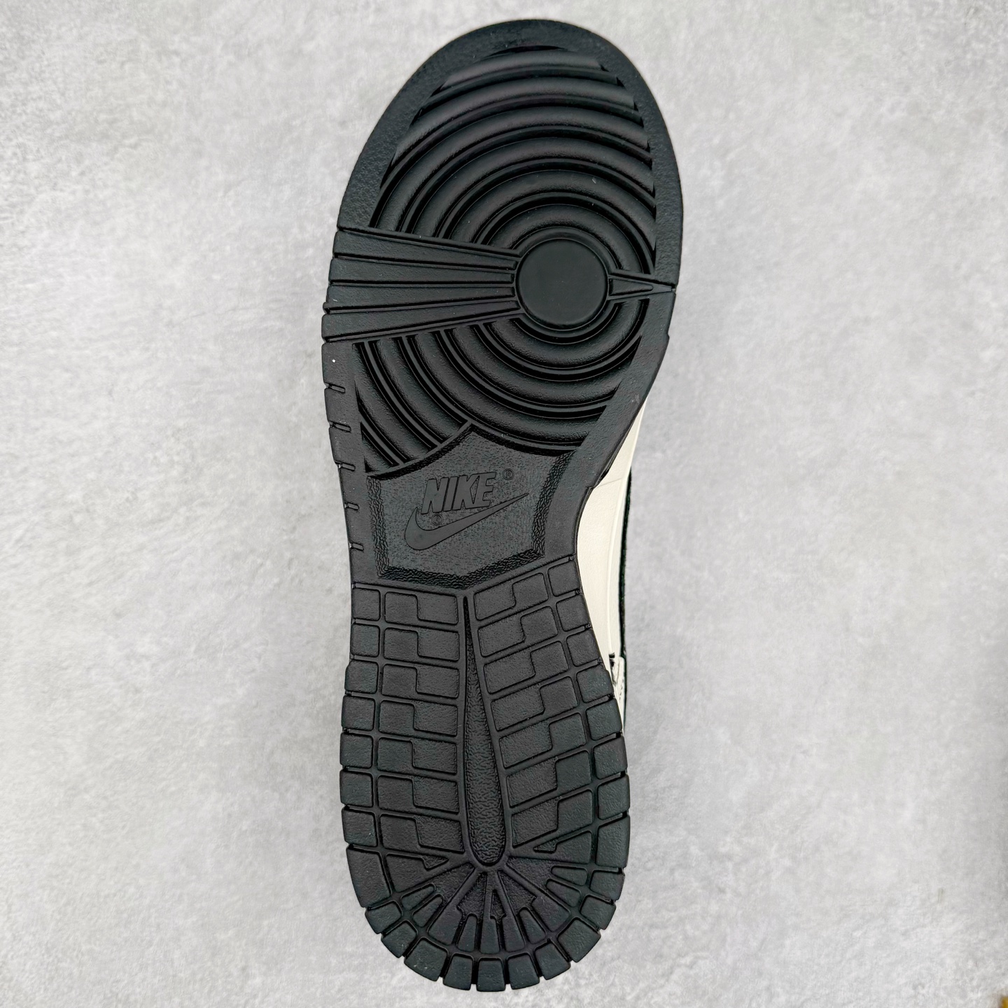 图片[9]-NK Dunk Low 定制配色 YX5066-286 大厂出品 极力推荐 原装头层材料 独家版型蒸餾加工帶來的是更好的视觉和脚感体验大厂纯原品质出货 清洁度 电绣工艺 皮料切割干净无任何毛边 细节完美 实拍调校N版已经零色差零失真 百分百还原实物色彩所见即所得 不存在货不对板色差等低级问题 选购参考实物拍摄 不混卖不参货 只用心做好货严格选品 承诺混一赔十 尺码：36 36.5 37.5 38 38.5 39 40 40.5 41 42 42.5 43 44 44.5 45-选品中心