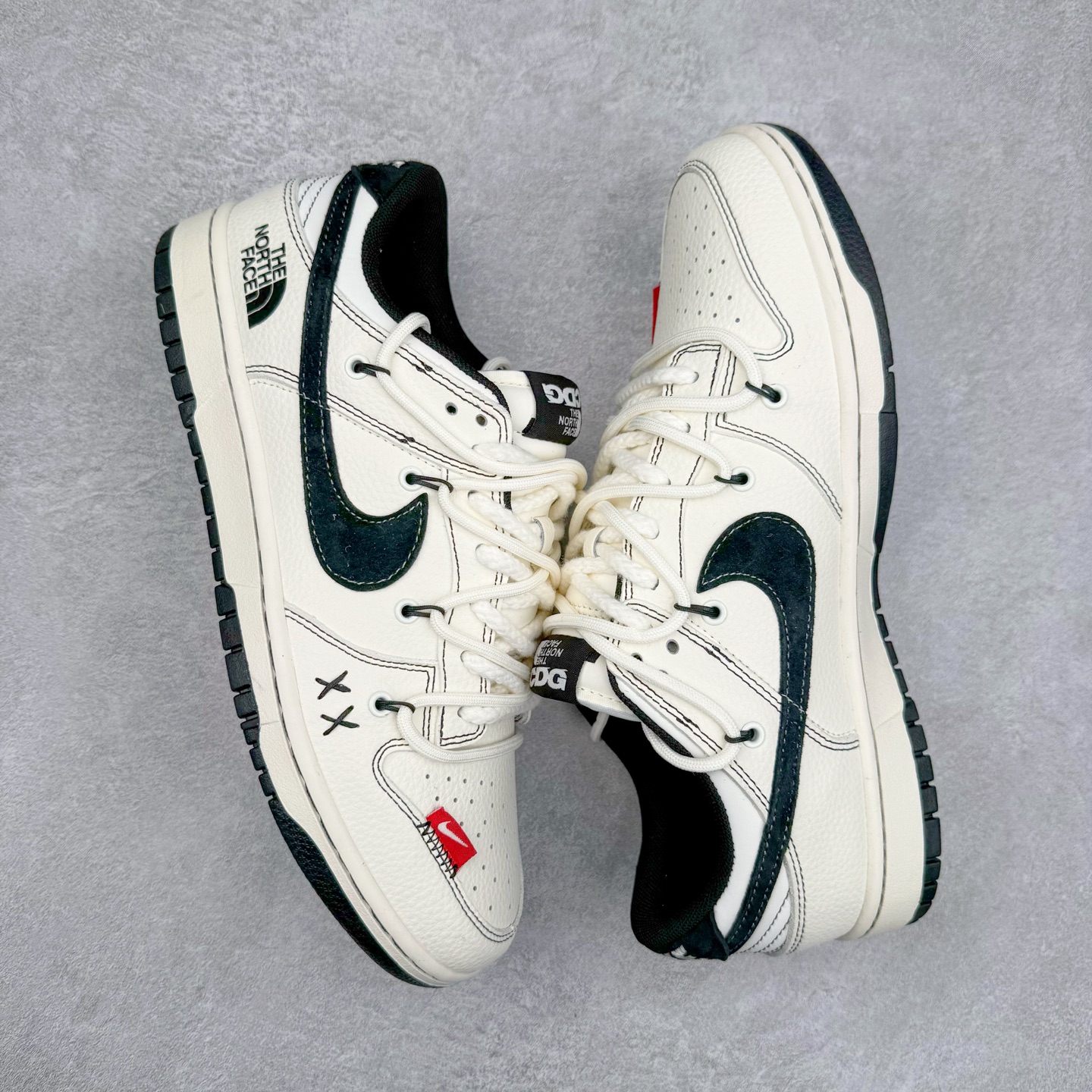 图片[3]-NK Dunk Low 定制配色 YX5066-286 大厂出品 极力推荐 原装头层材料 独家版型蒸餾加工帶來的是更好的视觉和脚感体验大厂纯原品质出货 清洁度 电绣工艺 皮料切割干净无任何毛边 细节完美 实拍调校N版已经零色差零失真 百分百还原实物色彩所见即所得 不存在货不对板色差等低级问题 选购参考实物拍摄 不混卖不参货 只用心做好货严格选品 承诺混一赔十 尺码：36 36.5 37.5 38 38.5 39 40 40.5 41 42 42.5 43 44 44.5 45-选品中心