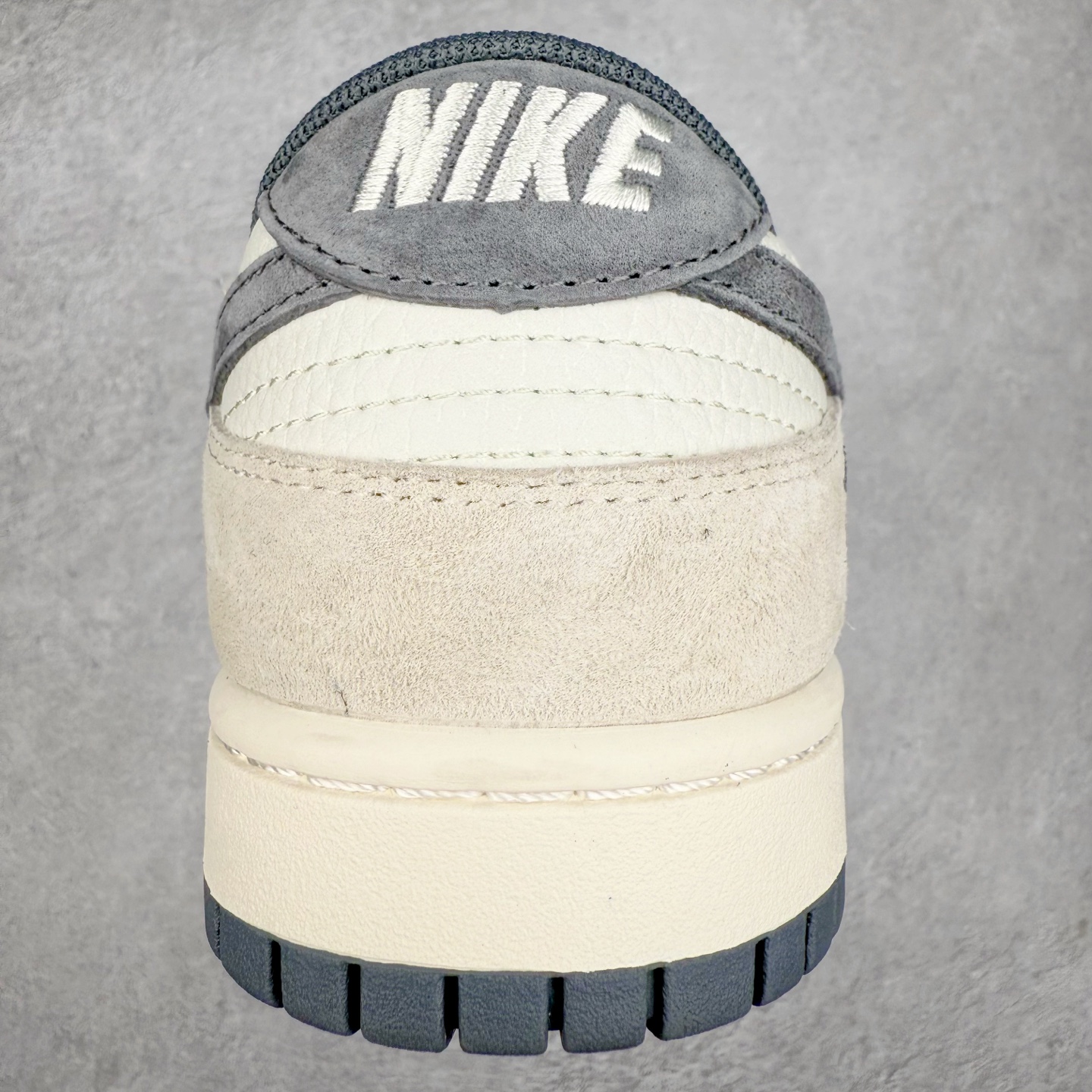 图片[8]-NK Dunk Low 定制配色 DM6868-093 大厂出品 极力推荐 原装头层材料 独家版型蒸餾加工帶來的是更好的视觉和脚感体验大厂纯原品质出货 清洁度 电绣工艺 皮料切割干净无任何毛边 细节完美 实拍调校N版已经零色差零失真 百分百还原实物色彩所见即所得 不存在货不对板色差等低级问题 选购参考实物拍摄 不混卖不参货 只用心做好货严格选品 承诺混一赔十 尺码：36 36.5 37.5 38 38.5 39 40 40.5 41 42 42.5 43 44 44.5 45-选品中心