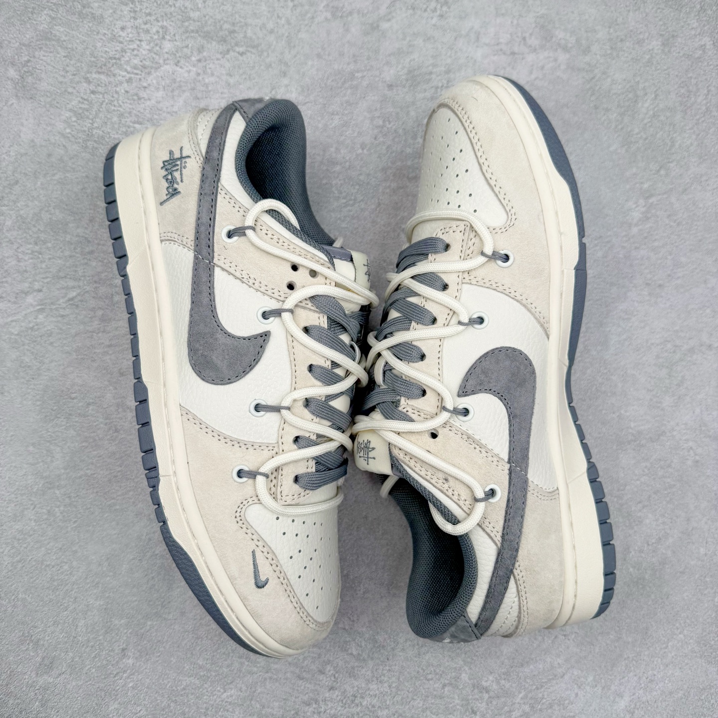 图片[3]-NK Dunk Low 定制配色 DM6868-093 大厂出品 极力推荐 原装头层材料 独家版型蒸餾加工帶來的是更好的视觉和脚感体验大厂纯原品质出货 清洁度 电绣工艺 皮料切割干净无任何毛边 细节完美 实拍调校N版已经零色差零失真 百分百还原实物色彩所见即所得 不存在货不对板色差等低级问题 选购参考实物拍摄 不混卖不参货 只用心做好货严格选品 承诺混一赔十 尺码：36 36.5 37.5 38 38.5 39 40 40.5 41 42 42.5 43 44 44.5 45-选品中心