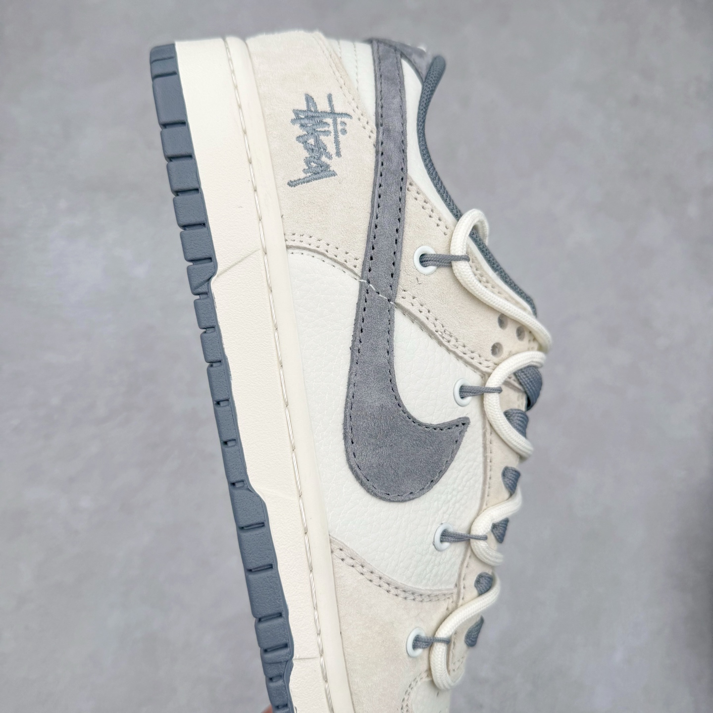 图片[6]-NK Dunk Low 定制配色 DM6868-093 大厂出品 极力推荐 原装头层材料 独家版型蒸餾加工帶來的是更好的视觉和脚感体验大厂纯原品质出货 清洁度 电绣工艺 皮料切割干净无任何毛边 细节完美 实拍调校N版已经零色差零失真 百分百还原实物色彩所见即所得 不存在货不对板色差等低级问题 选购参考实物拍摄 不混卖不参货 只用心做好货严格选品 承诺混一赔十 尺码：36 36.5 37.5 38 38.5 39 40 40.5 41 42 42.5 43 44 44.5 45-选品中心