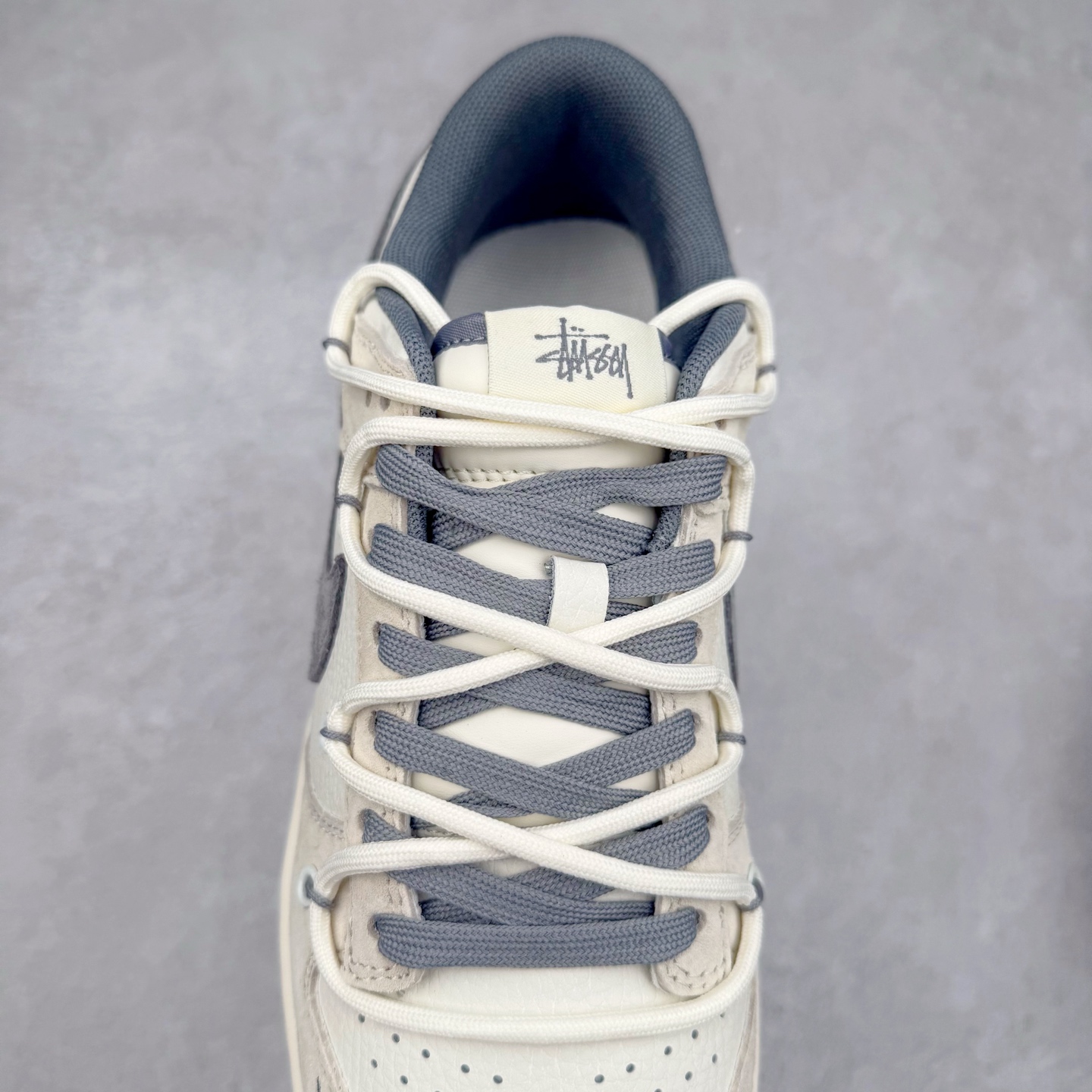 图片[5]-NK Dunk Low 定制配色 DM6868-093 大厂出品 极力推荐 原装头层材料 独家版型蒸餾加工帶來的是更好的视觉和脚感体验大厂纯原品质出货 清洁度 电绣工艺 皮料切割干净无任何毛边 细节完美 实拍调校N版已经零色差零失真 百分百还原实物色彩所见即所得 不存在货不对板色差等低级问题 选购参考实物拍摄 不混卖不参货 只用心做好货严格选品 承诺混一赔十 尺码：36 36.5 37.5 38 38.5 39 40 40.5 41 42 42.5 43 44 44.5 45-选品中心