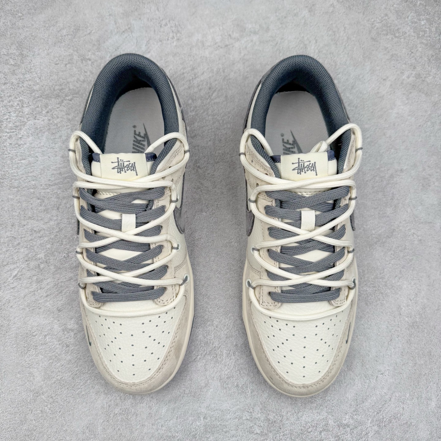 图片[2]-NK Dunk Low 定制配色 DM6868-093 大厂出品 极力推荐 原装头层材料 独家版型蒸餾加工帶來的是更好的视觉和脚感体验大厂纯原品质出货 清洁度 电绣工艺 皮料切割干净无任何毛边 细节完美 实拍调校N版已经零色差零失真 百分百还原实物色彩所见即所得 不存在货不对板色差等低级问题 选购参考实物拍摄 不混卖不参货 只用心做好货严格选品 承诺混一赔十 尺码：36 36.5 37.5 38 38.5 39 40 40.5 41 42 42.5 43 44 44.5 45-选品中心