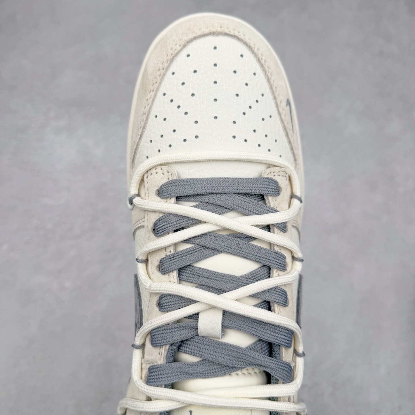 图片[4]-NK Dunk Low 定制配色 DM6868-093 大厂出品 极力推荐 原装头层材料 独家版型蒸餾加工帶來的是更好的视觉和脚感体验大厂纯原品质出货 清洁度 电绣工艺 皮料切割干净无任何毛边 细节完美 实拍调校N版已经零色差零失真 百分百还原实物色彩所见即所得 不存在货不对板色差等低级问题 选购参考实物拍摄 不混卖不参货 只用心做好货严格选品 承诺混一赔十 尺码：36 36.5 37.5 38 38.5 39 40 40.5 41 42 42.5 43 44 44.5 45-选品中心