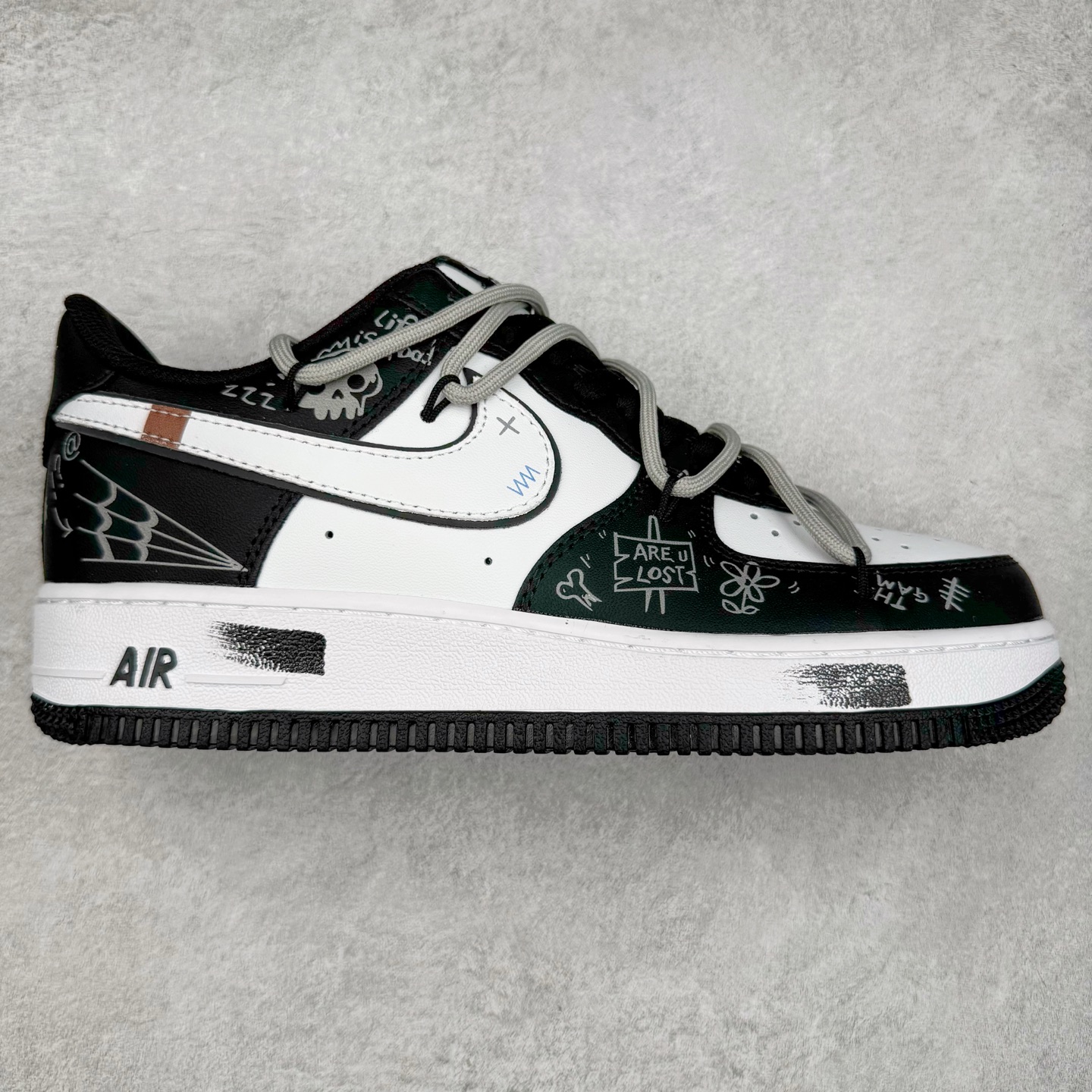 NK Air Force 1´07 Low 空军一号低帮百搭休闲运动板鞋 ZH0316-071 柔软、弹性十足的缓震性能和出色的中底设计 横跨复古与现代的外型结合 造就出风靡全球 三十多年的Force 1 直到今天还深受青睐 实拍调校N版已经零色差零失真 百分百还原实物色彩所见即所得 不存在货不对板色差等低级问题 选购参考实物拍摄 不混卖不参货 只用心做好货严格选品 承诺混一赔十 尺码：36 36.5 37.5 38 38.5 39 40 40.5 41 42 42.5 43 44 44.5 45-选品中心