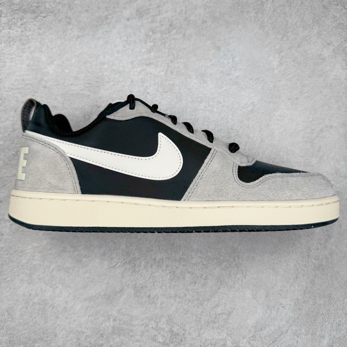 #奥莱Zp订单福利 NK Court Vision Low CV低帮复古百搭透气休闲运动板鞋 经典耐用的设计 兼顾舒适脚感和出众风范 演绎匠心之作 结构性的支撑贴合感结合复古篮球设计 塑就场外全明星风范 奥莱zp订单 直播间399 499一样的东西 帮你省钱 支持各种鉴定 尺码:40 40.5 41 42 42.5 43 44 44.5-选品中心