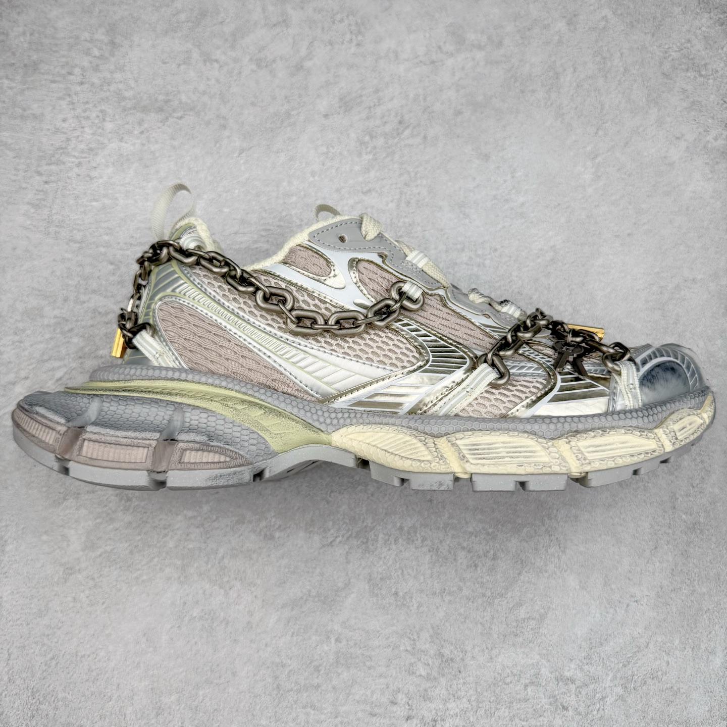 ＃VG零售版 BALENCIAGA 3XL Sneakers 巴黎世家十代网布系带低帮走秀复古老爹鞋 全套原纸板楦头开发 最原汁原味的灵魂版型 全鞋荧光划线卡点 胶水把控整洁度追求极致完美 每一双都是工艺品 多重QC质检 超越公司货的品控标准 实实在在的免检产品 原盒原配 正确字体电绣 粗细、位置、大小正确 侧边TPU 透气孔匹配意产原版 正确分离大底 TPU软底 原版一致大底LOGO 立体感十足 原厂皮料水洗做旧 采购原厂网纱 不含皮革 网布材料和聚氨酯 磨损效果 鞋头边缘和后帮 Balenciaga 徽标 鞋面和后跟凸印尺码 鞋舌 3XL 橡胶品牌标识和反光细节 鞋帮拉袢和鞋舌拉祥 配反光细节 备用鞋带在鞋履前侧 可在穿着前取下 便于不同造型搭配 正常尺码 尺码：35 36 37 38 39 40 41 42 43 44 45 46-选品中心
