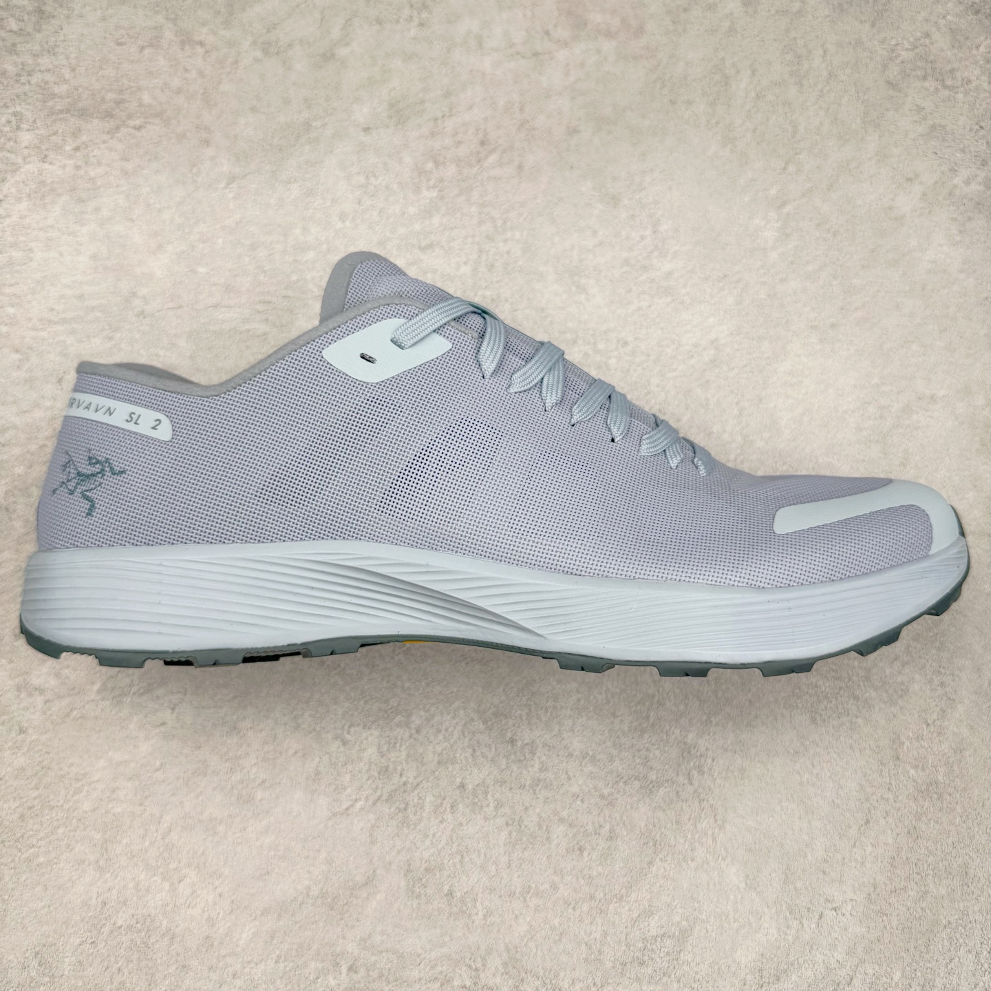 ＃HP Arcteryx Norvan SL 2 始祖鸟舒适轻量 网布减震防滑耐磨低帮跑步鞋 Arcteryx中文名始祖鸟 加拿大户外服饰品牌 1989年创立于加拿大温哥华 始祖鸟来自加拿大海岸山脉 植根高山的专业户外品牌 始终秉承对精湛设计和工艺孜孜以求的准则 从1989年创立至今 Arcteryx始终不断在产品设计与做工上不惜工本 以满足始祖鸟的标准 品质、设计以及精简的理念造就了其良好的性能 并能满足严苛环境下的使用需求 尺码：36 37 38 39 40 41 42 43 44-选品中心