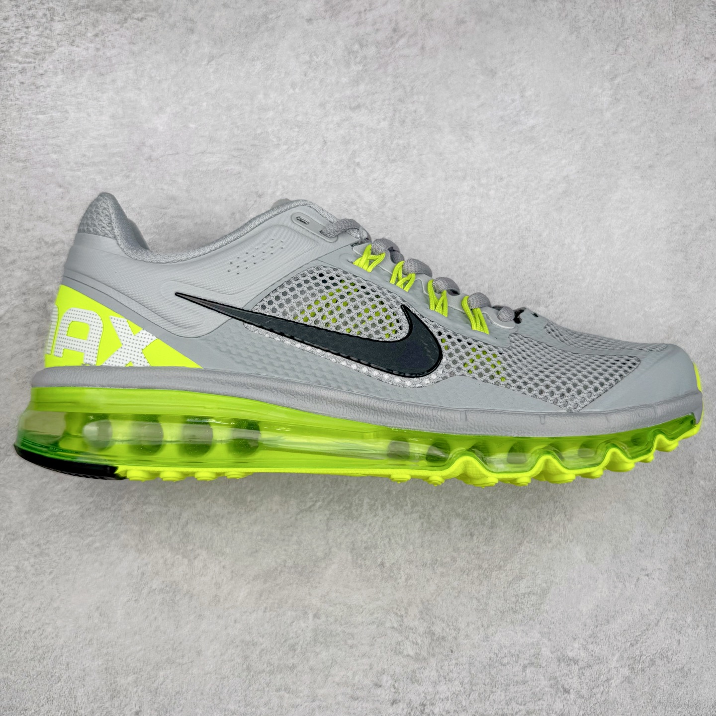 ＃纯原 NK Air Max 2013 经典舒适时尚耐磨透气低帮气垫跑步鞋 HF3660-003 携时尚设计闪亮回归 出众有型 采用网眼布细节和运动风无缝覆面 助你保持清爽感受 塑就焕新造型 经典 Flywire 设计搭配经典全掌型 Max Air 缓震配置 缔造出众舒适感和支撑效果实拍调校N版已经零色差零失真 百分百还原实物色彩所见即所得 不存在货不对板色差等低级问题 选购参考实物拍摄 不混卖不参货 只用心做好货严格选品 承诺混一赔十 尺码：35.5 36 36.5 37.5 38 38.5 39 40 40.5 41 42 42.5 43 44 44.5 45 46 46.5-选品中心