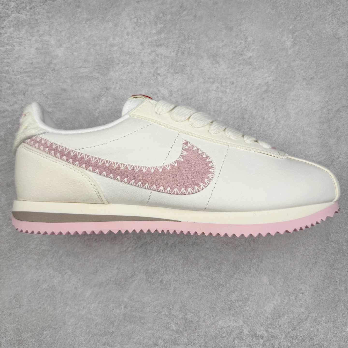 ＃JC纯原 NK Classic Cortez Leather 阿甘复古初代皮革慢跑鞋 HV6012-161 实体平台指令订单 全套原纸板楦头开发 原厂数据大底磨具 一比一鞋头弧度高度鞋身弧度 细节品控鞋型随意对比 正确烫金高频细节 公司级标准检验QC 区分市面一切版本 完美复刻阿甘复古鞋型 尺码：35.5 36 36.5 37.5 38 38.5 39 40 40.5 41 42 42.5 43 44 45-选品中心