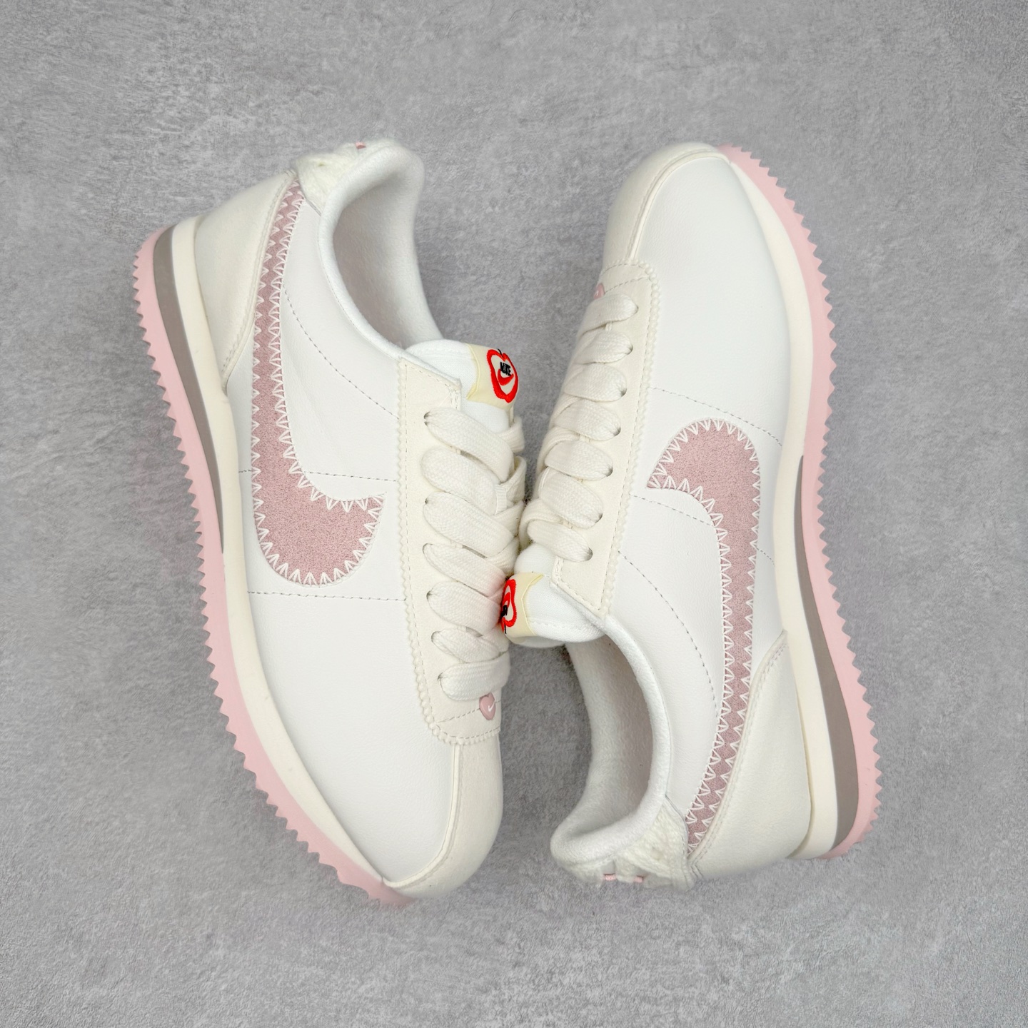 图片[3]-＃JC纯原 NK Classic Cortez Leather 阿甘复古初代皮革慢跑鞋 HV6012-161 实体平台指令订单 全套原纸板楦头开发 原厂数据大底磨具 一比一鞋头弧度高度鞋身弧度 细节品控鞋型随意对比 正确烫金高频细节 公司级标准检验QC 区分市面一切版本 完美复刻阿甘复古鞋型 尺码：35.5 36 36.5 37.5 38 38.5 39 40 40.5 41 42 42.5 43 44 45-选品中心