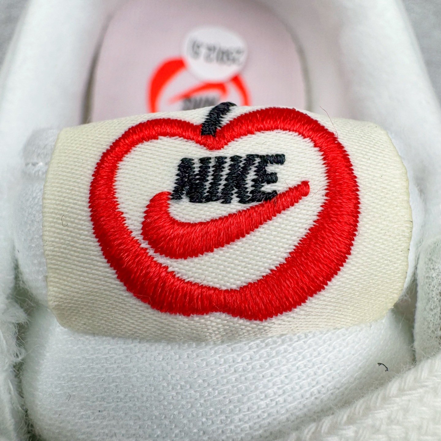 图片[13]-＃JC纯原 NK Classic Cortez Leather 阿甘复古初代皮革慢跑鞋 HV6012-161 实体平台指令订单 全套原纸板楦头开发 原厂数据大底磨具 一比一鞋头弧度高度鞋身弧度 细节品控鞋型随意对比 正确烫金高频细节 公司级标准检验QC 区分市面一切版本 完美复刻阿甘复古鞋型 尺码：35.5 36 36.5 37.5 38 38.5 39 40 40.5 41 42 42.5 43 44 45-选品中心