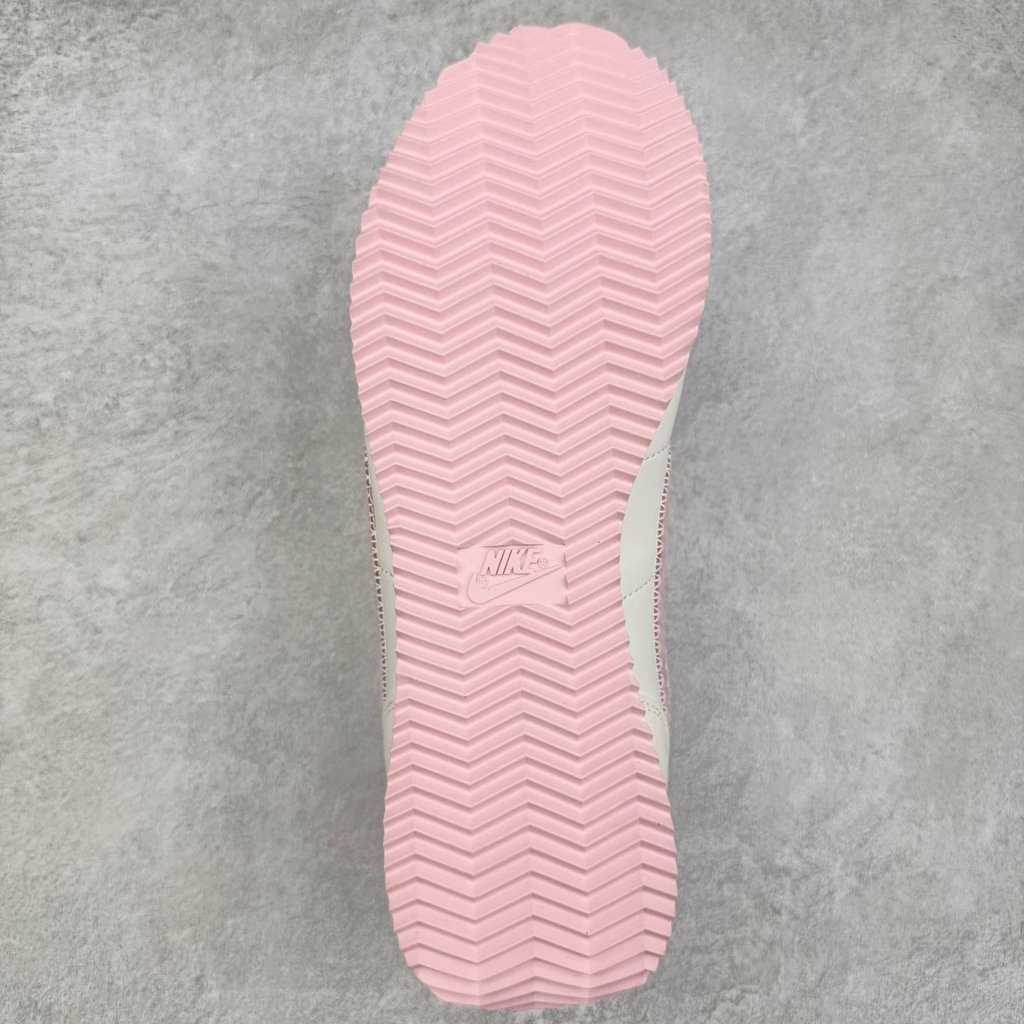 图片[9]-＃JC纯原 NK Classic Cortez Leather 阿甘复古初代皮革慢跑鞋 HV6012-161 实体平台指令订单 全套原纸板楦头开发 原厂数据大底磨具 一比一鞋头弧度高度鞋身弧度 细节品控鞋型随意对比 正确烫金高频细节 公司级标准检验QC 区分市面一切版本 完美复刻阿甘复古鞋型 尺码：35.5 36 36.5 37.5 38 38.5 39 40 40.5 41 42 42.5 43 44 45-选品中心