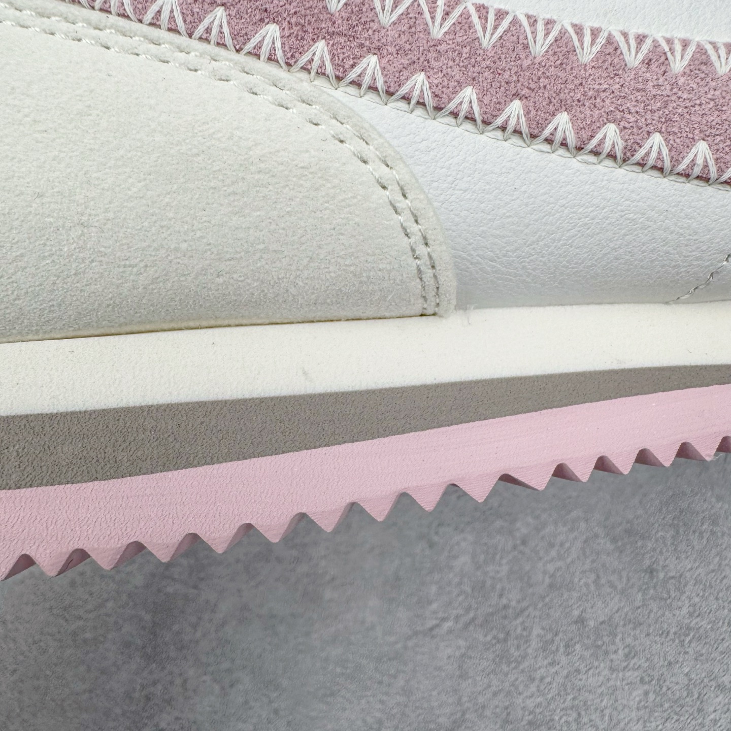 图片[16]-＃JC纯原 NK Classic Cortez Leather 阿甘复古初代皮革慢跑鞋 HV6012-161 实体平台指令订单 全套原纸板楦头开发 原厂数据大底磨具 一比一鞋头弧度高度鞋身弧度 细节品控鞋型随意对比 正确烫金高频细节 公司级标准检验QC 区分市面一切版本 完美复刻阿甘复古鞋型 尺码：35.5 36 36.5 37.5 38 38.5 39 40 40.5 41 42 42.5 43 44 45-选品中心