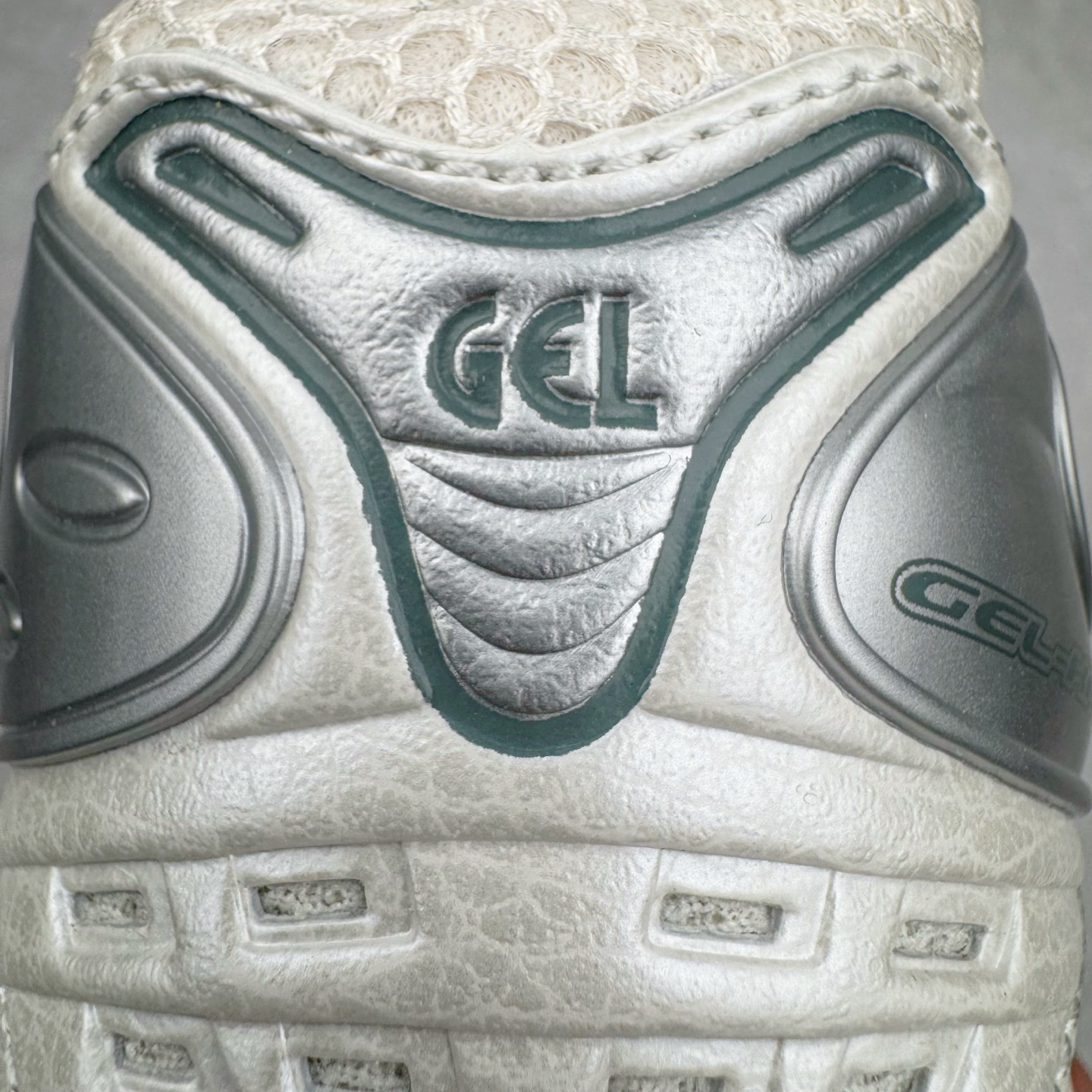 图片[12]-＃ZC总裁 Asics Gel-Kayano K14 亚瑟士系列复古舒适织物合成革减震防滑耐磨低帮休闲跑步鞋 市场顶级版本 原装纸板楦头开发 独家私模五层组合大底 原厂定制缓震硅胶加持 原盒原配 官方四联吊牌 一比一同步原鞋工艺和用料 鞋面原厂“三明治”多层网布 区别其他同价版本 鞋垫采用原厂OrthoLite欧索莱材质 非普通海玻璃鞋垫 后跟一样采用了GEL缓震胶 整体系列设计非常的科技感 锻炼跑步的同时让你一样时尚百搭 尺码：36 37 37.5 38 39 39.5 40 40.5 41.5 42 42.5 43.5 44 44.5 45 46-选品中心