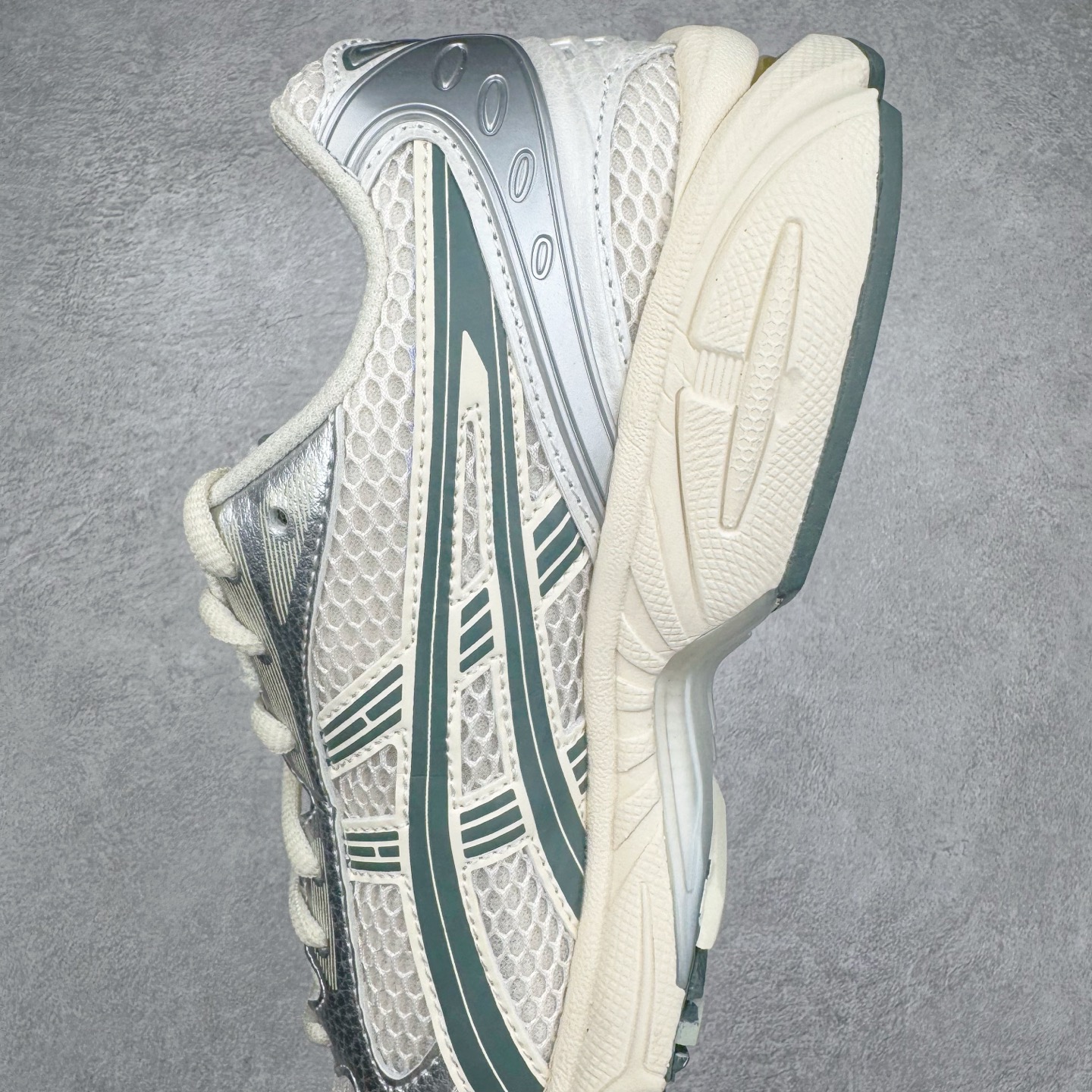 图片[7]-＃ZC总裁 Asics Gel-Kayano K14 亚瑟士系列复古舒适织物合成革减震防滑耐磨低帮休闲跑步鞋 市场顶级版本 原装纸板楦头开发 独家私模五层组合大底 原厂定制缓震硅胶加持 原盒原配 官方四联吊牌 一比一同步原鞋工艺和用料 鞋面原厂“三明治”多层网布 区别其他同价版本 鞋垫采用原厂OrthoLite欧索莱材质 非普通海玻璃鞋垫 后跟一样采用了GEL缓震胶 整体系列设计非常的科技感 锻炼跑步的同时让你一样时尚百搭 尺码：36 37 37.5 38 39 39.5 40 40.5 41.5 42 42.5 43.5 44 44.5 45 46-选品中心