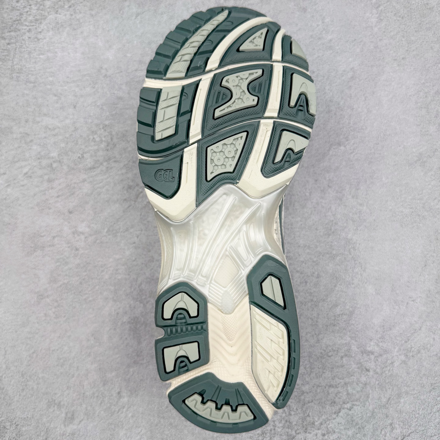 图片[9]-＃ZC总裁 Asics Gel-Kayano K14 亚瑟士系列复古舒适织物合成革减震防滑耐磨低帮休闲跑步鞋 市场顶级版本 原装纸板楦头开发 独家私模五层组合大底 原厂定制缓震硅胶加持 原盒原配 官方四联吊牌 一比一同步原鞋工艺和用料 鞋面原厂“三明治”多层网布 区别其他同价版本 鞋垫采用原厂OrthoLite欧索莱材质 非普通海玻璃鞋垫 后跟一样采用了GEL缓震胶 整体系列设计非常的科技感 锻炼跑步的同时让你一样时尚百搭 尺码：36 37 37.5 38 39 39.5 40 40.5 41.5 42 42.5 43.5 44 44.5 45 46-选品中心