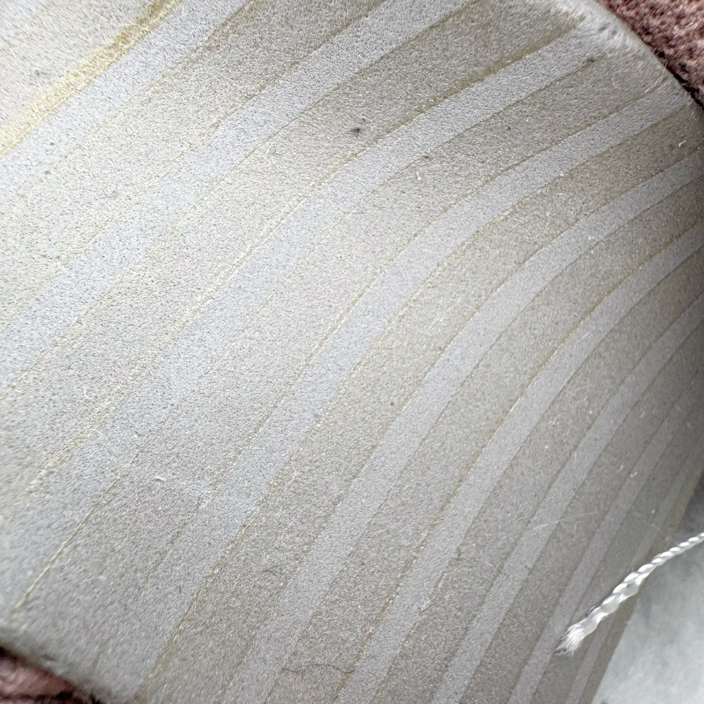 图片[20]-＃YC纯原 NK Dunk Low 粉梦副歌 FZ3611-208 此款灵感来源于粉色梦境，以低饱和灰调鞋面敲动芭蕾粉心跳，油蜡感皮革似雾霭流动的灰调画布，樱花粉Swoosh像笔刷轻松甩出高光亮点。附以解构双鞋带，增加视觉效果的同时，牢牢绑住了一整个春夏的OOTD灵感。整体设计实显复古风格，“耐脏”是设计师的预埋暗语，做旧才是最高级滤镜。定制系列天花板 无原鞋不开发 全系列得物原鞋一比一校对开发 配色持续更新中 终端对接 优势输出 全套原厂楦头原纸板数据档案倾力打造 原汁原味莞产 极致还原 圈内最强针车工艺 高端零售指定版 广东原厂配套原盒原标 鞋盒分三个尺码段 原厂冲刀 超高清洁度 全鞋零毛边皮料切割 采用原厂百宏鞋带以及原厂百宏织唛舌标 内标可供原厂几率过验 进口原装条纹中底布 四线拉帮白色点胶 原厂拉帮手法遵循公司 原厂电绣 极致还原 尺码：36 36.5 37.5 38 38.5 39 40-选品中心