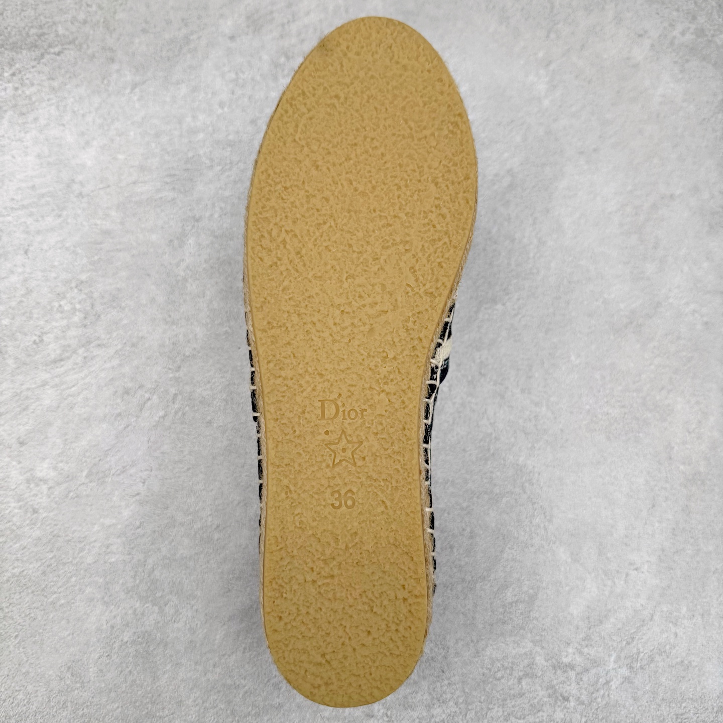 图片[9]-Dior 20s 春夏首秀迪奥渔夫鞋系列 原单代购渠道版本 市面最高版本（3D原版Logo电绣立体感）Christian Dior 经典老花版品牌图案 网红单品 小红书热推爆款 专柜精致包装 尺码：35 36 37 38 39 40-选品中心