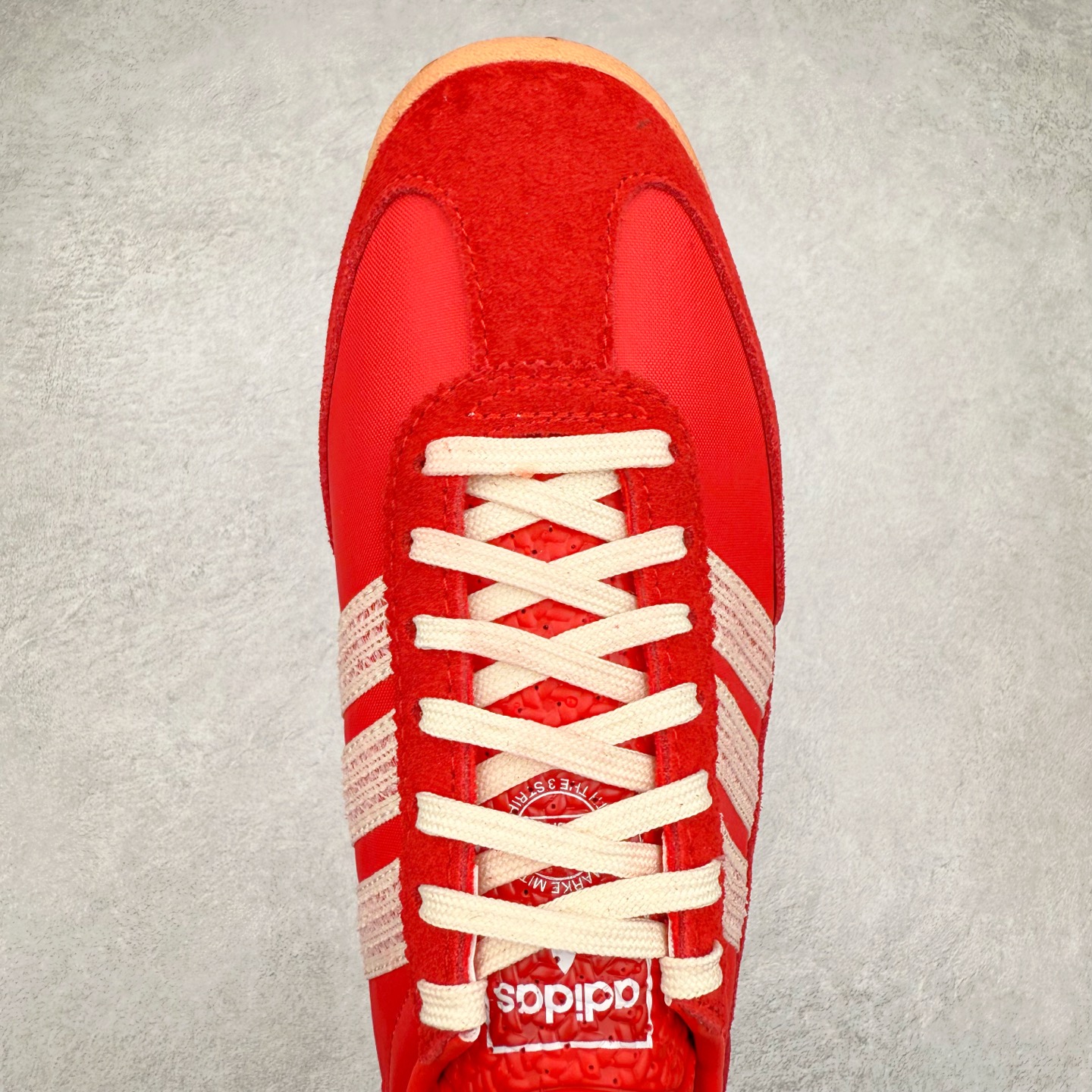 图片[4]-＃HP纯原 AD Wmns SL72 OG 系列德训足球风百搭低帮休闲运动板鞋 JI2746 采用高弹EVA+MODEL+RB三层组合底 区别市面RB一体大底 三层组合鞋底重量与原鞋一致 Originals 将有「T 头鞋」造型的诞生于 1972 年的 SL72 鞋款复刻带回 各位买鞋又有新选择了 1972 年 SL72 问世后 引领了后来阿迪达斯的跑鞋发展方向 其中「SL」代表了 Super Light 彰显了产品轻便的特性 1972 年 SL72 问世后 引领了后来阿迪达斯的跑鞋发展方向 其中「SL」代表了 Super Light 彰显了产品轻便的特性 这次 Originals 延续其轻质经典的基因 带来男女两款 SL72 男生款带来 SL72 RS 鞋型 RS 意为 Reshaped（重塑）鞋款在保留了经典的外观基础上 在尼龙材质里增加了填充物 使鞋型更加挺立和饱满 鞋头则更加圆润 鞋底的 EVA 材质则增加了鞋款的高度 女生款则带来 SL72 OG W 鞋型 OG 顾名思义则是致敬经典款式 相较于 RS（Reshaped）鞋款 鞋身更加纤细 其整体鞋身轮廓、线条、细节、材质上尊崇 70 年代 SL72 的设计 还原经典味道 尺码：36 36⅔ 37⅓ 38 38⅔ 39⅓ 40 40⅔ 41⅓ 42 42⅔ 43⅓ 44 44⅔ 45-选品中心