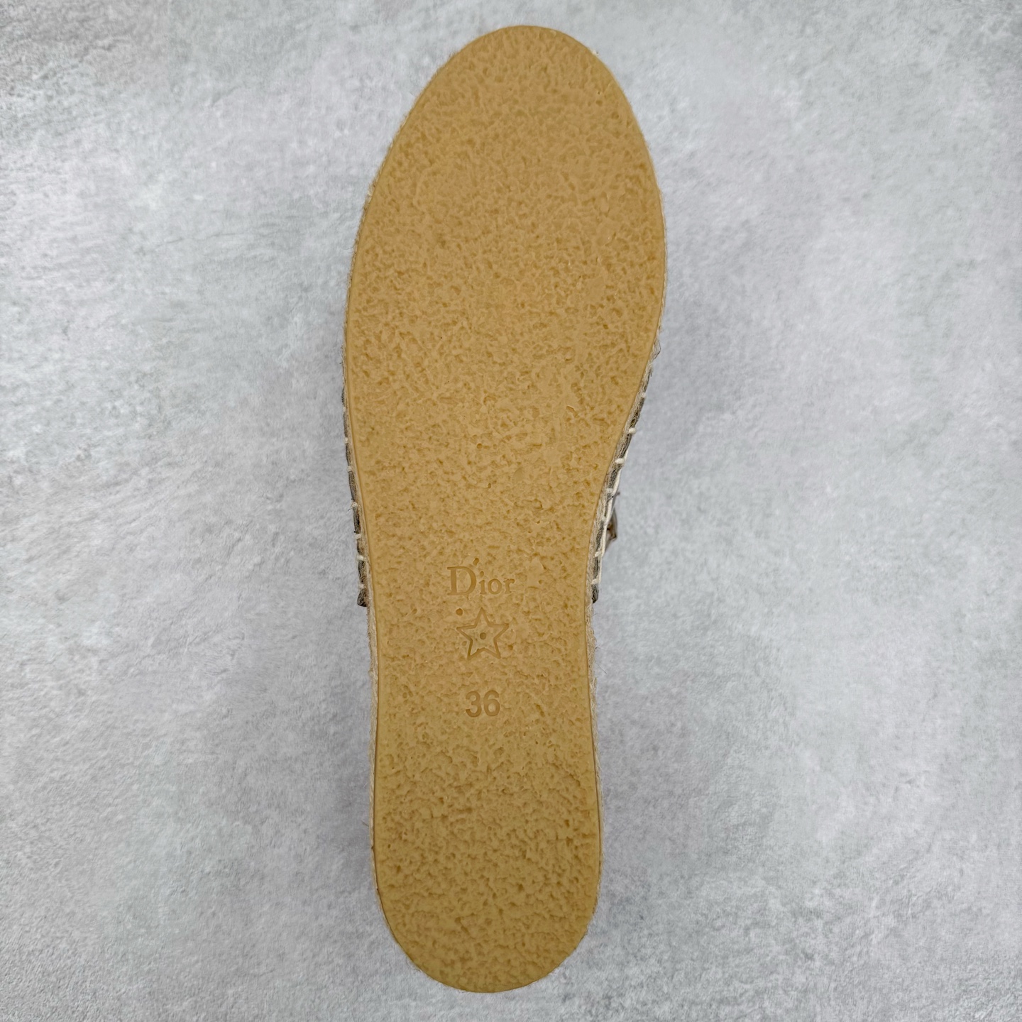 图片[9]-Dior 20s 春夏首秀迪奥渔夫鞋系列 原单代购渠道版本 市面最高版本（3D原版Logo电绣立体感）Christian Dior 经典老花版品牌图案 网红单品 小红书热推爆款 专柜精致包装 尺码：35 36 37 38 39 40-选品中心
