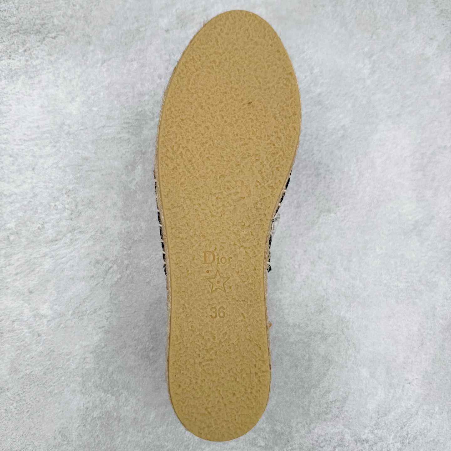 图片[9]-Dior 20s 春夏首秀迪奥渔夫鞋系列 原单代购渠道版本 市面最高版本（3D原版Logo电绣立体感）Christian Dior 经典老花版品牌图案 网红单品 小红书热推爆款 专柜精致包装 尺码：35 36 37 38 39 40-选品中心