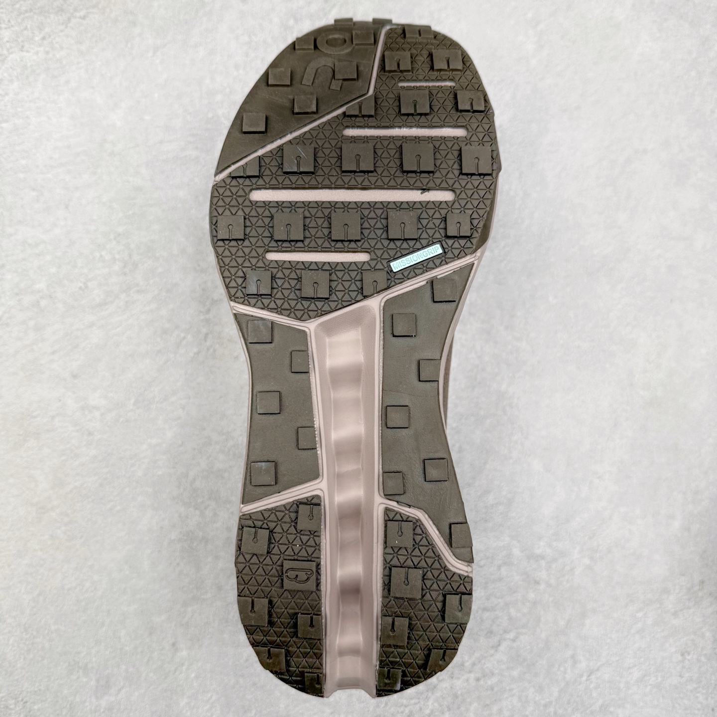 图片[9]-On昂跑 Cloudnova 轻量舒适织物回弹减震透气轻便耐磨防滑低帮休闲跑步鞋 昂跑运动品牌 开创于2010年 缓震着陆、强效回弹、轻柔质感的设计构思始终是ON研制关键 与此同时基于“为全球提供革新性的跑步感受”信念 陆续推出了多款跑鞋及其以专业运动人体跑步工程学为设计关键的功能性跑步服饰设备 让跑者不费力气地畅快畅跑 尺码：36 36.5 37.5 38 38.5 39 40 40.5 41 42 42.5 43 44 44.5 45-选品中心