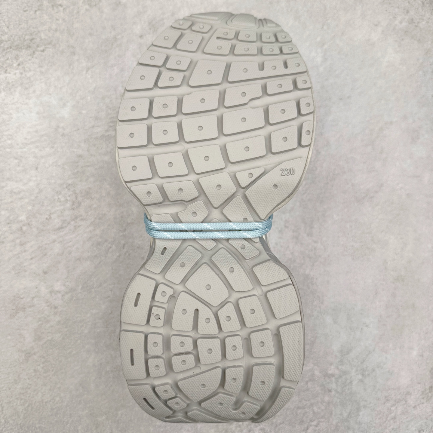 图片[9]-GG-CC Chunky Low百搭休闲运动厚底增高老爹鞋系列 广东大厂出品 完美细节 25ss春季新款厚底增高 大长腿 时髦look轻松定格 不费力展现率性氛围 高档银盒 酷帅机能风不规则设计大底 白银拼色造型设计 轻便舒适百搭 GGCC厚底增高简直就是小个子的快乐!不管怎么搭都好看~ 尺码：35 36 37 38 39 40-选品中心