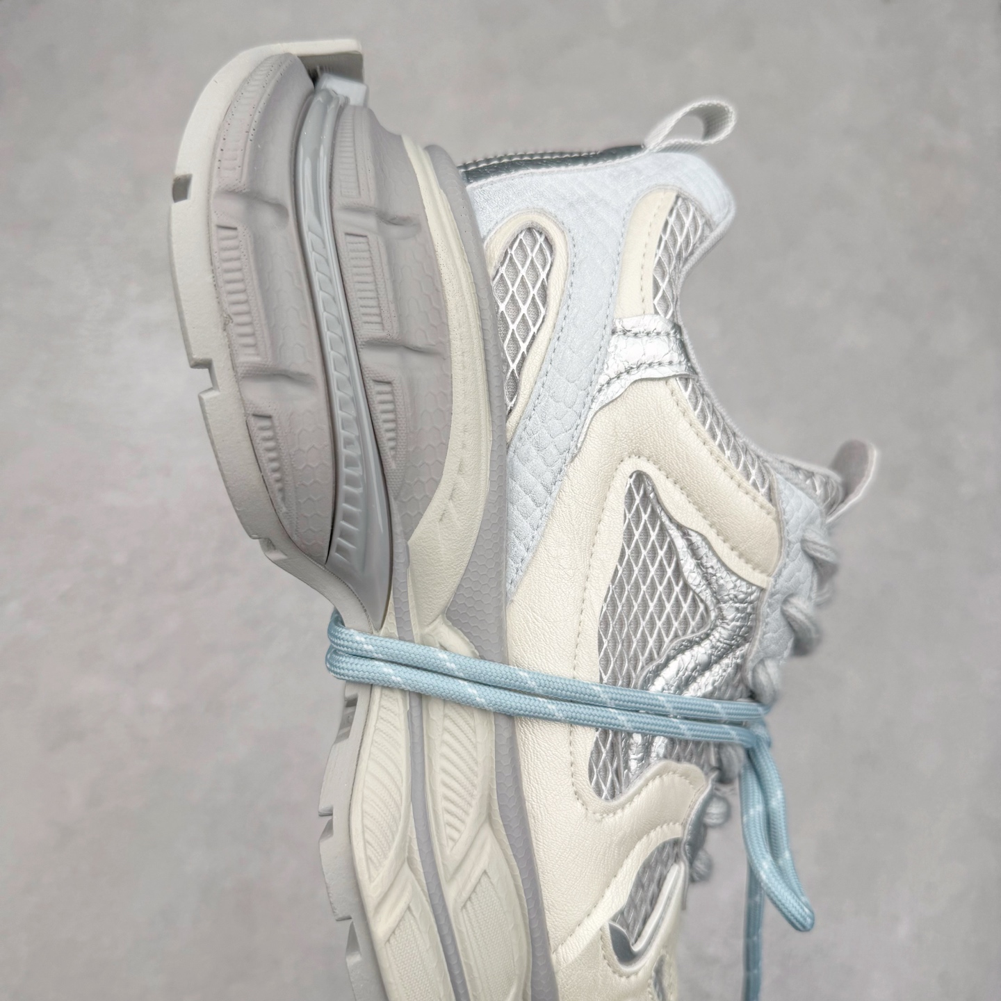 图片[6]-GG-CC Chunky Low百搭休闲运动厚底增高老爹鞋系列 广东大厂出品 完美细节 25ss春季新款厚底增高 大长腿 时髦look轻松定格 不费力展现率性氛围 高档银盒 酷帅机能风不规则设计大底 白银拼色造型设计 轻便舒适百搭 GGCC厚底增高简直就是小个子的快乐!不管怎么搭都好看~ 尺码：35 36 37 38 39 40-选品中心